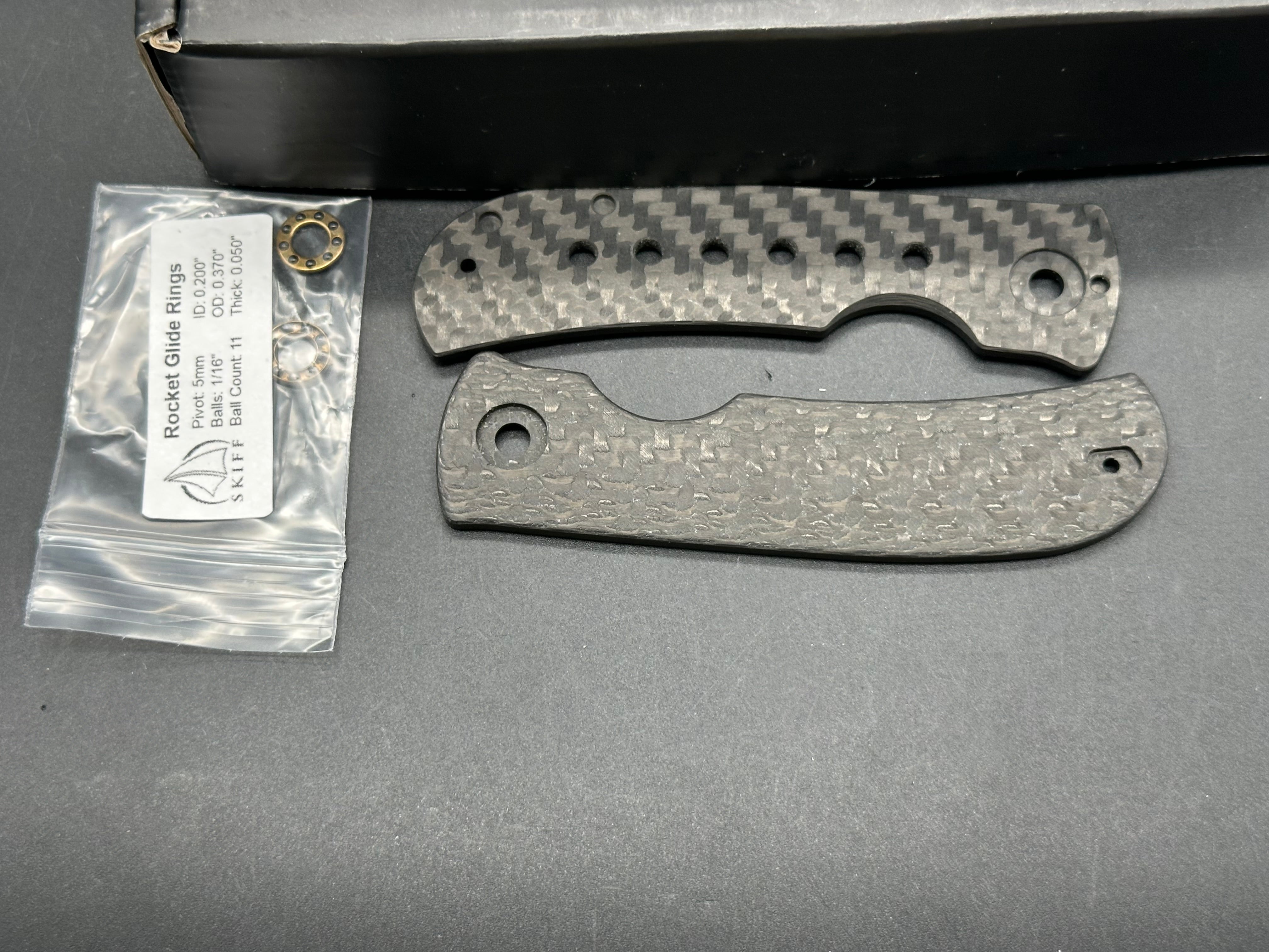 Wingman EDC with extra black carbon fiber scales