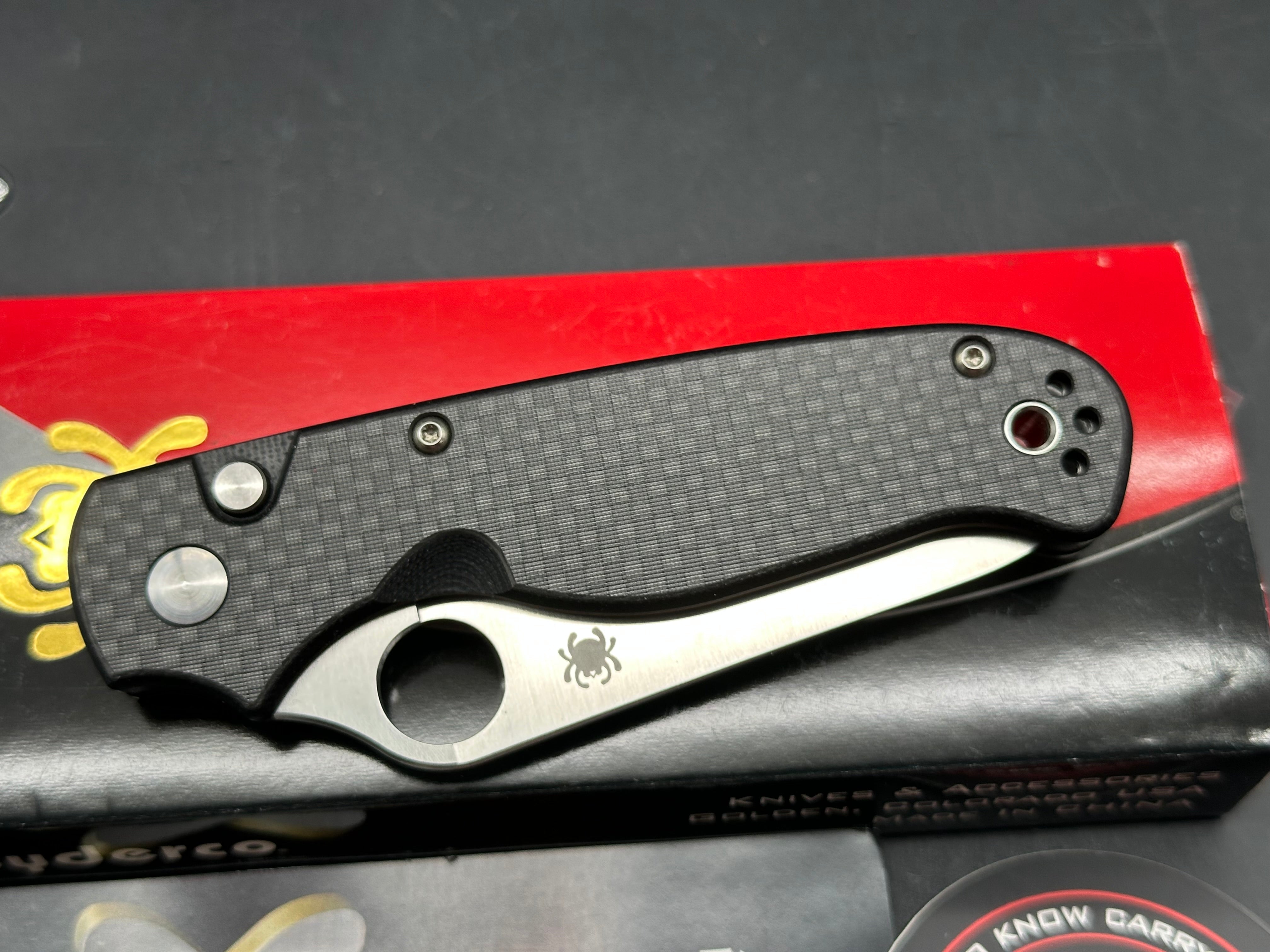 Spyderco ButtonUp, 3.27" 8Cr13MoV Satin Blade with Carbon Fiber-Black G10 Laminate Scales