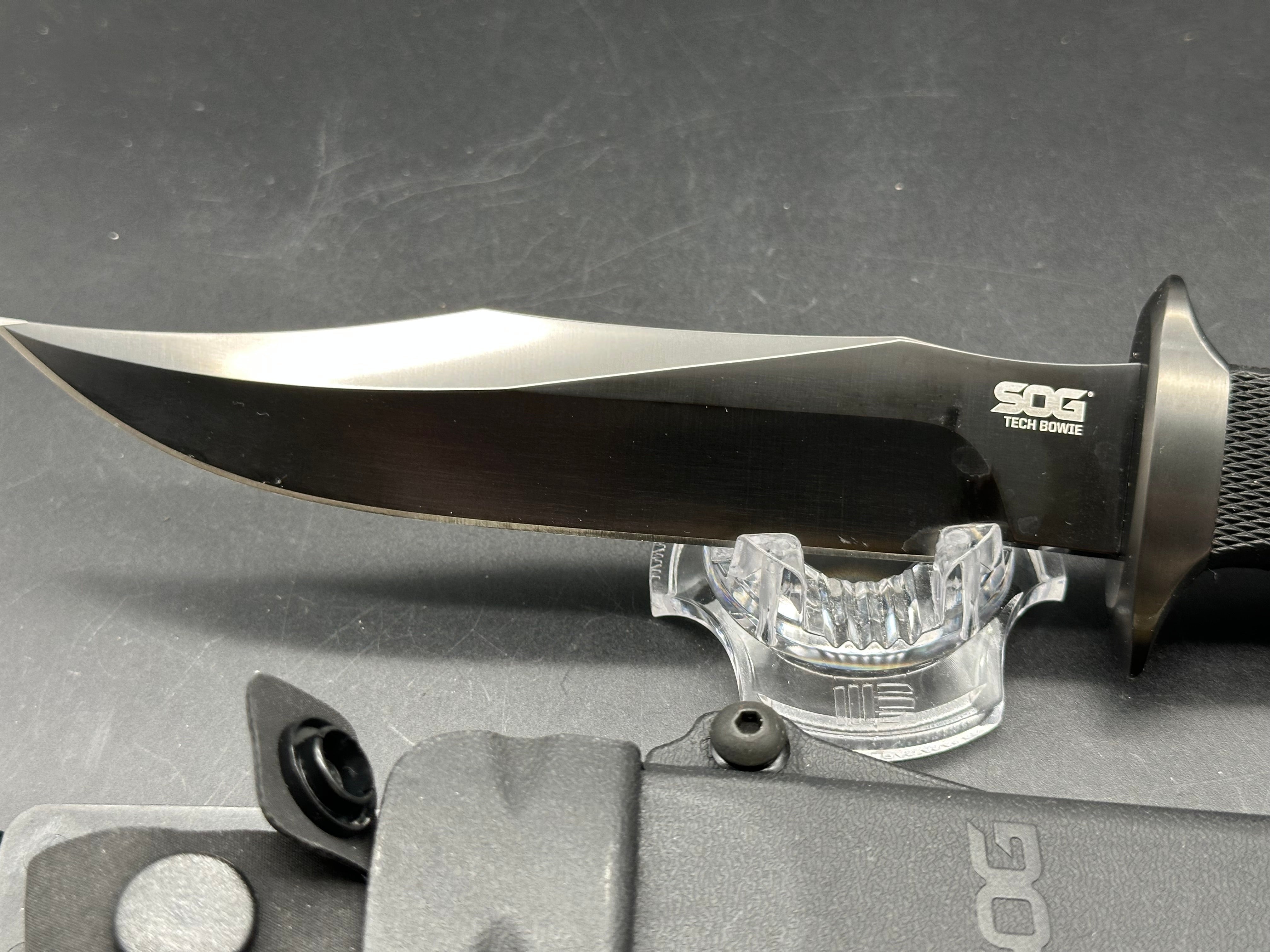 SOG Tech Bowie Fixed blade knife