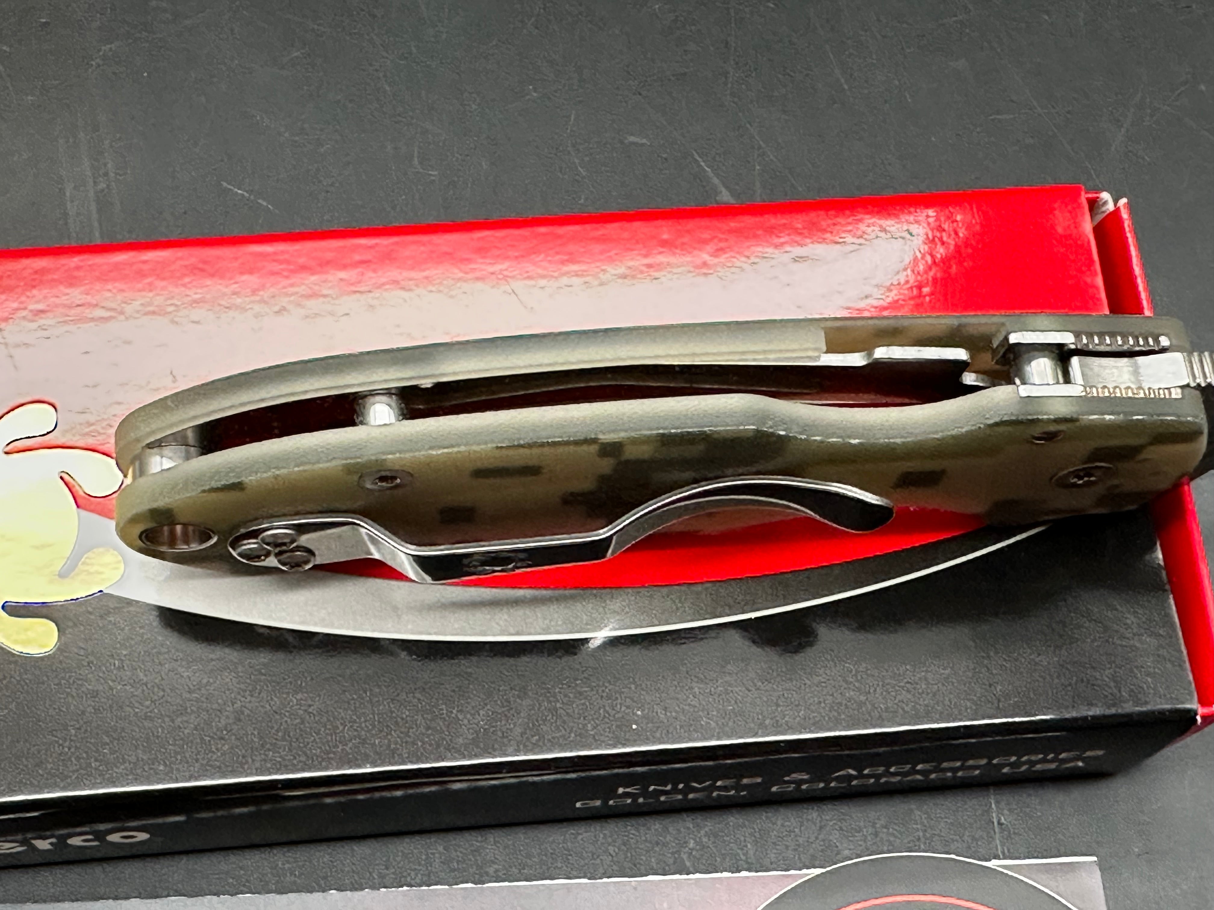 Spyderco Para 3, 2.93" CPM S45VN Stonewash Blade with Digi Camo G10 Scales