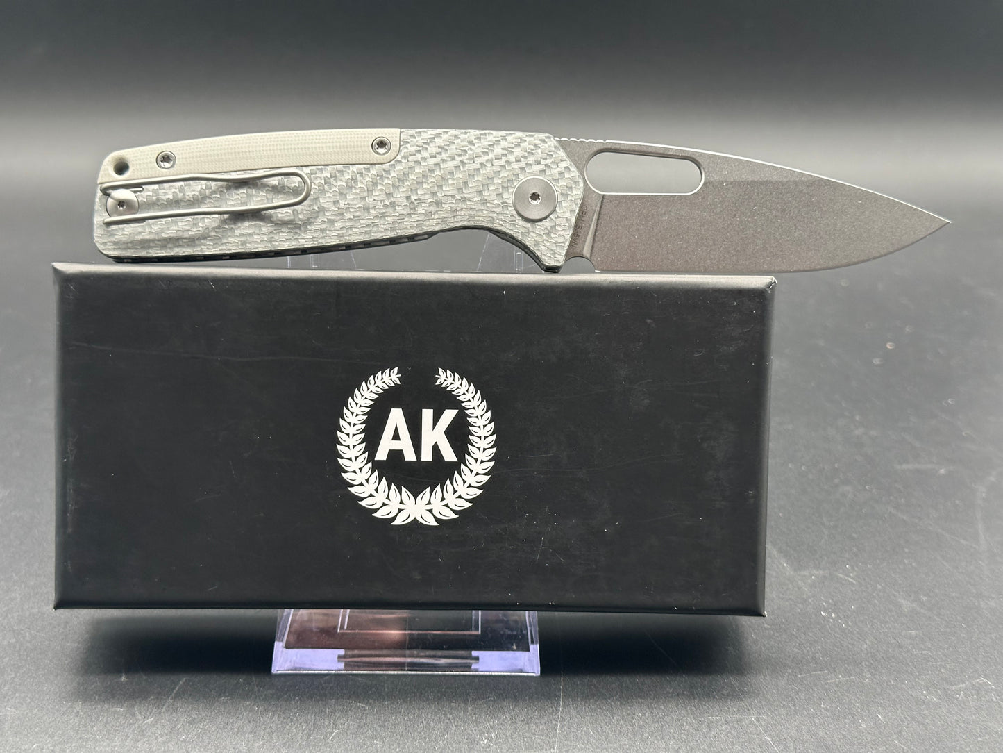 Asher Spiro Silver SS, 3.2" S35VN Blade with SIlver Twill Carbon Fiber and G10 Spacer Handle