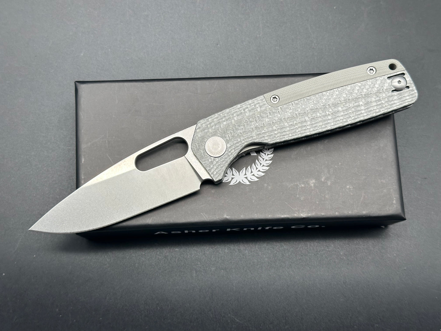 Asher Spiro Silver SS, 3.2" S35VN Blade with SIlver Twill Carbon Fiber and G10 Spacer Handle