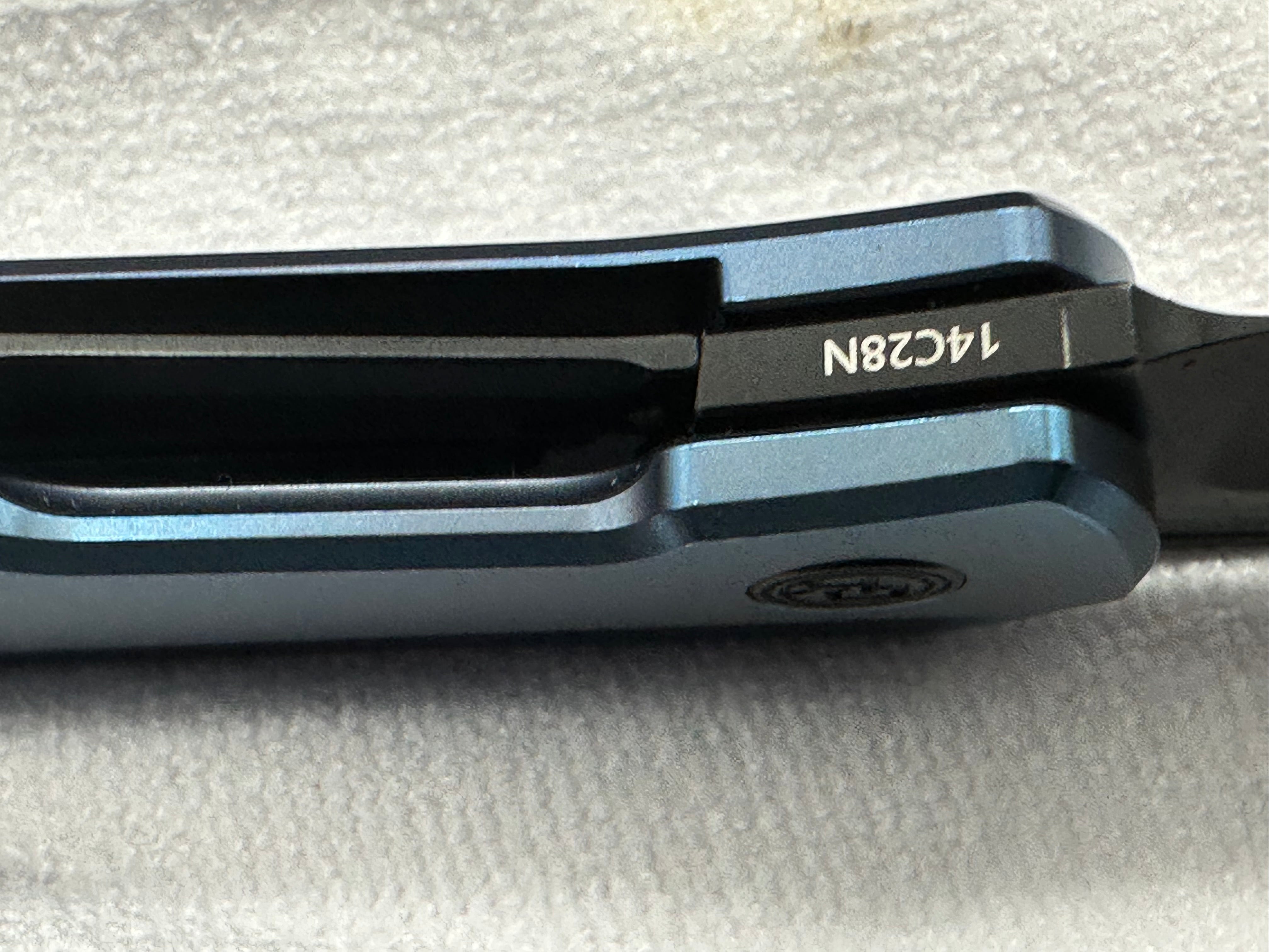 Divo Mash: 3.5 inch blackwashed 154CM blade. Blue anodized titanium frame. No clip