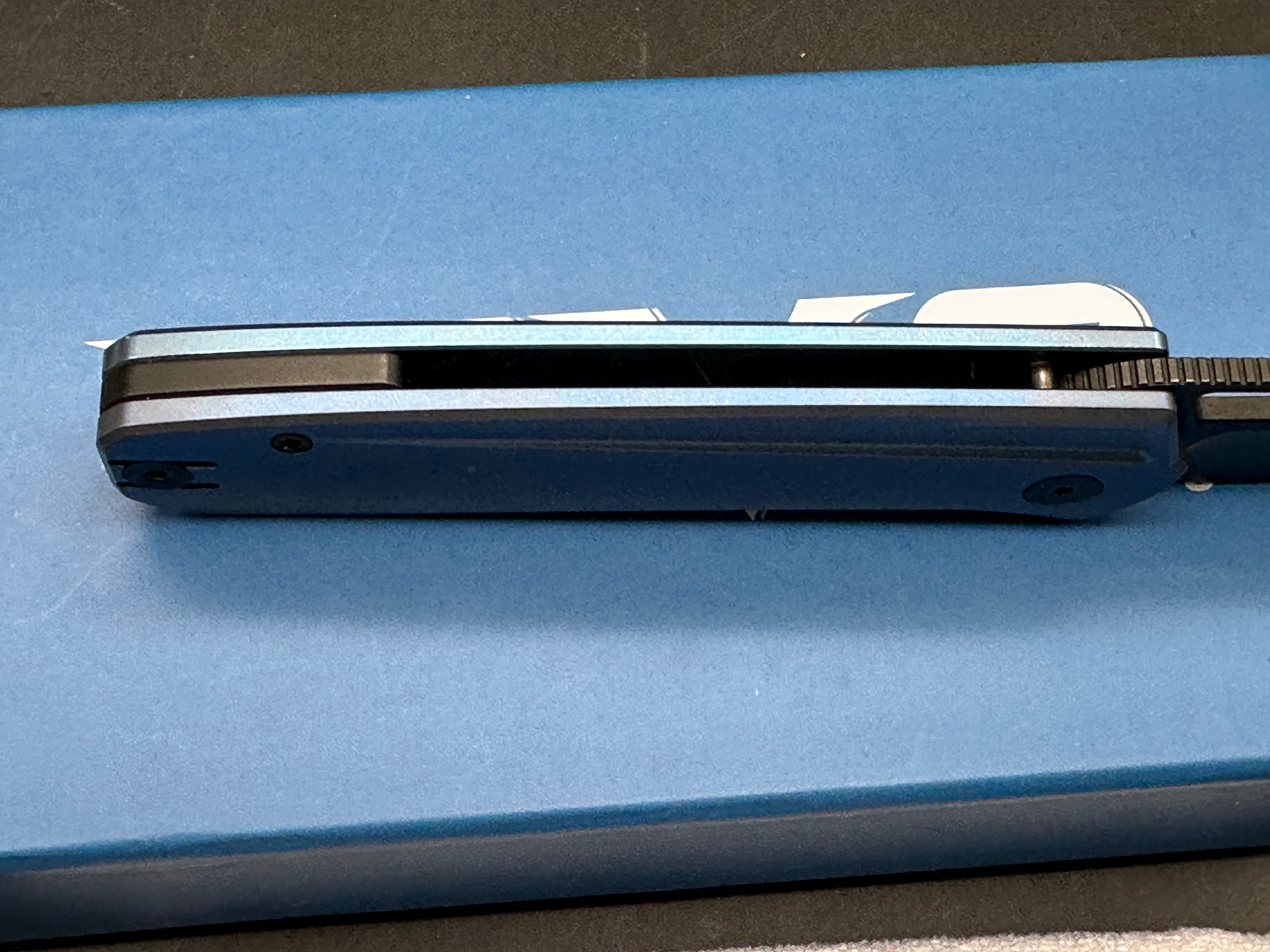 Divo Mash: 3.5 inch blackwashed 154CM blade. Blue anodized titanium frame. No clip