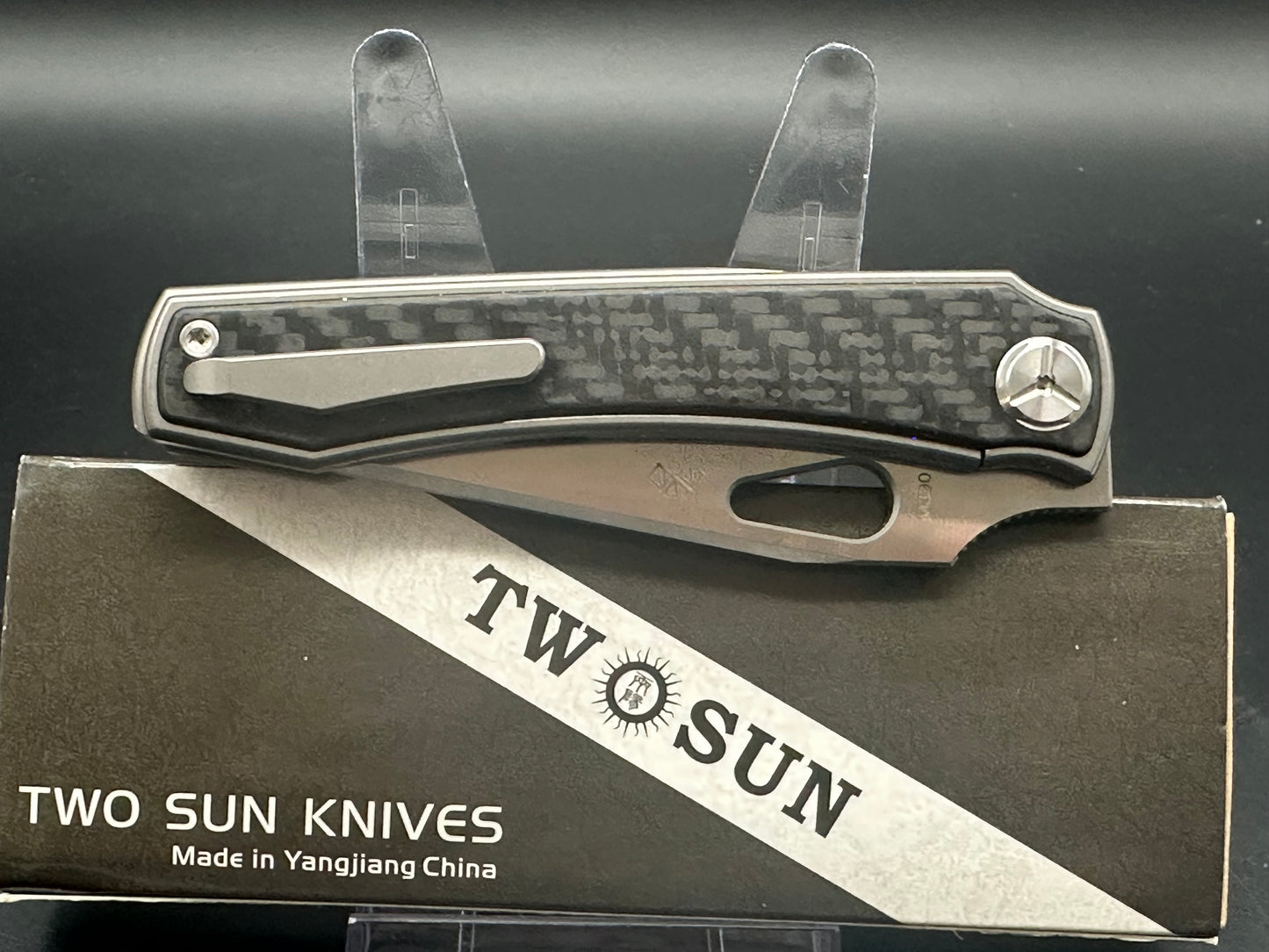 TWOSUN TS136 STINGRAY BLACK MARBLED CARBON FIBER w/ M390