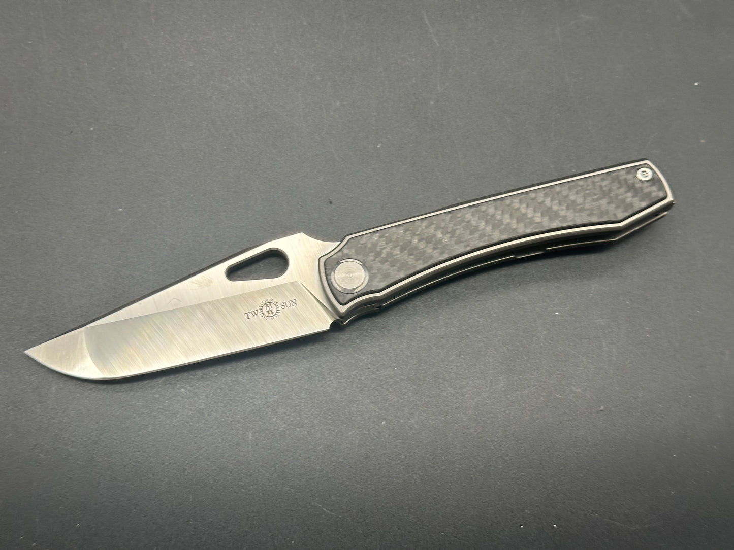 TWOSUN TS136 STINGRAY BLACK MARBLED CARBON FIBER w/ M390