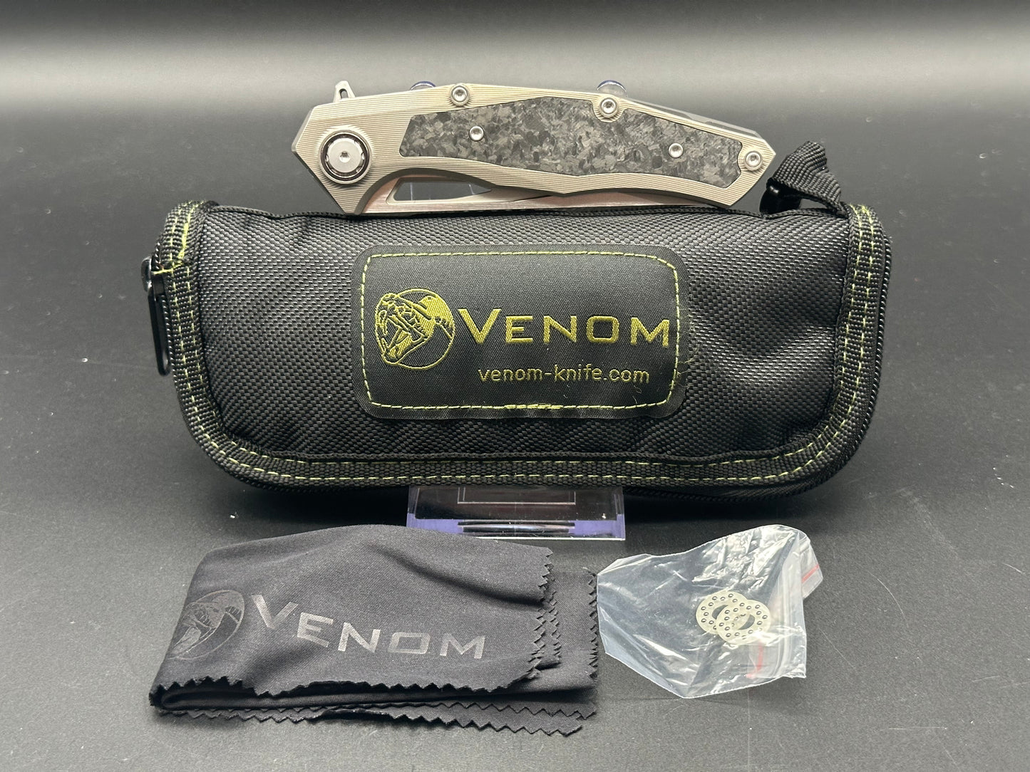 Kevin John Venom Maverick titanium/CF handle w/M390 blade