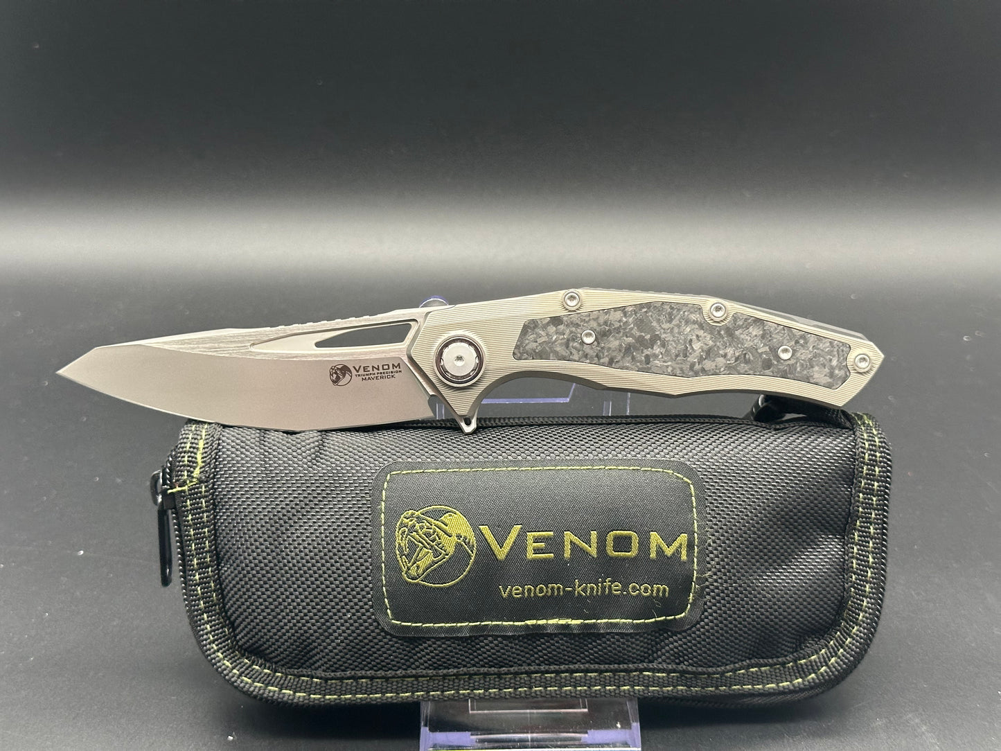 Kevin John Venom Maverick titanium/CF handle w/M390 blade