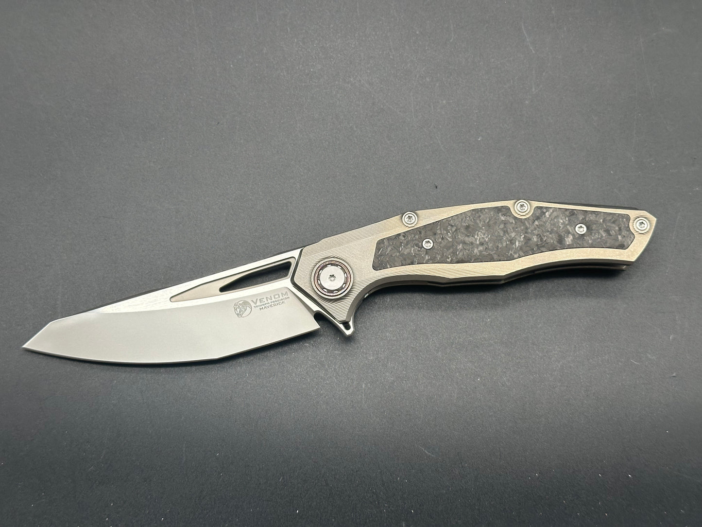 Kevin John Venom Maverick titanium/CF handle w/M390 blade