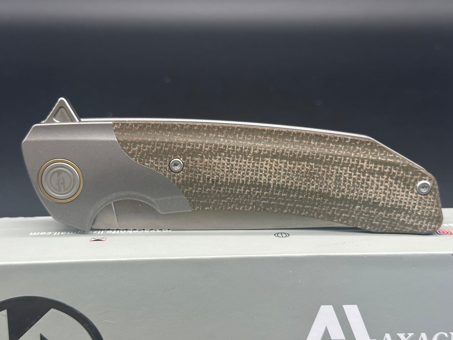 Maxace Goliath 2 tan micarta