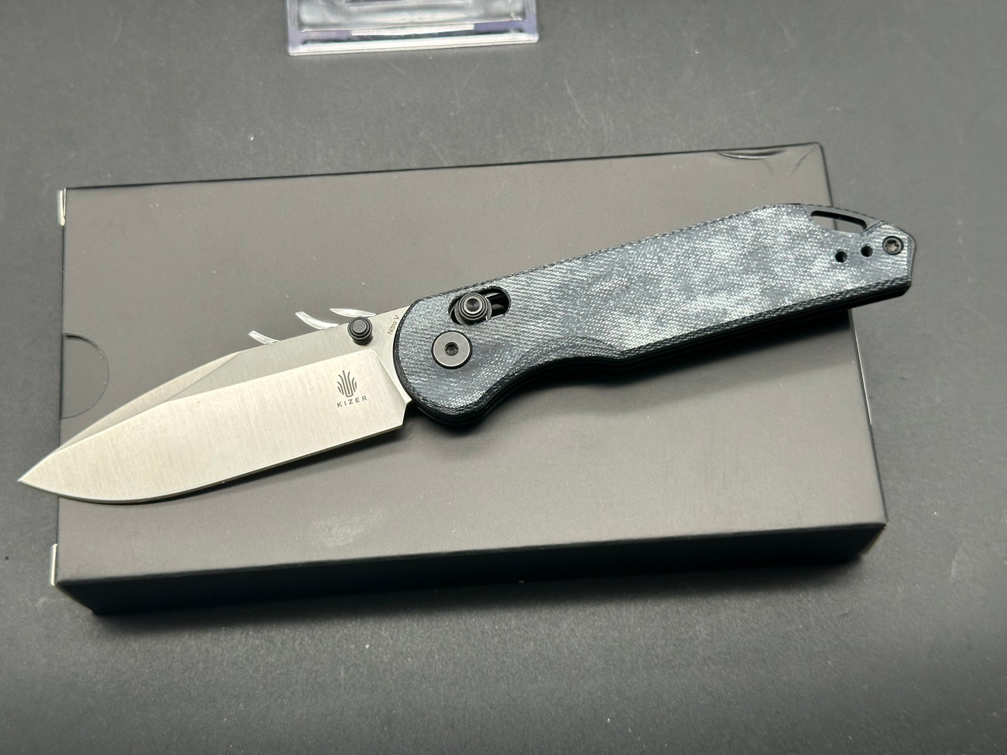 KIZER ASSASSIN FOLDING KNIFE NITRO V BLADE CLUTCH LOCK BLUE MICARTA HANDLE