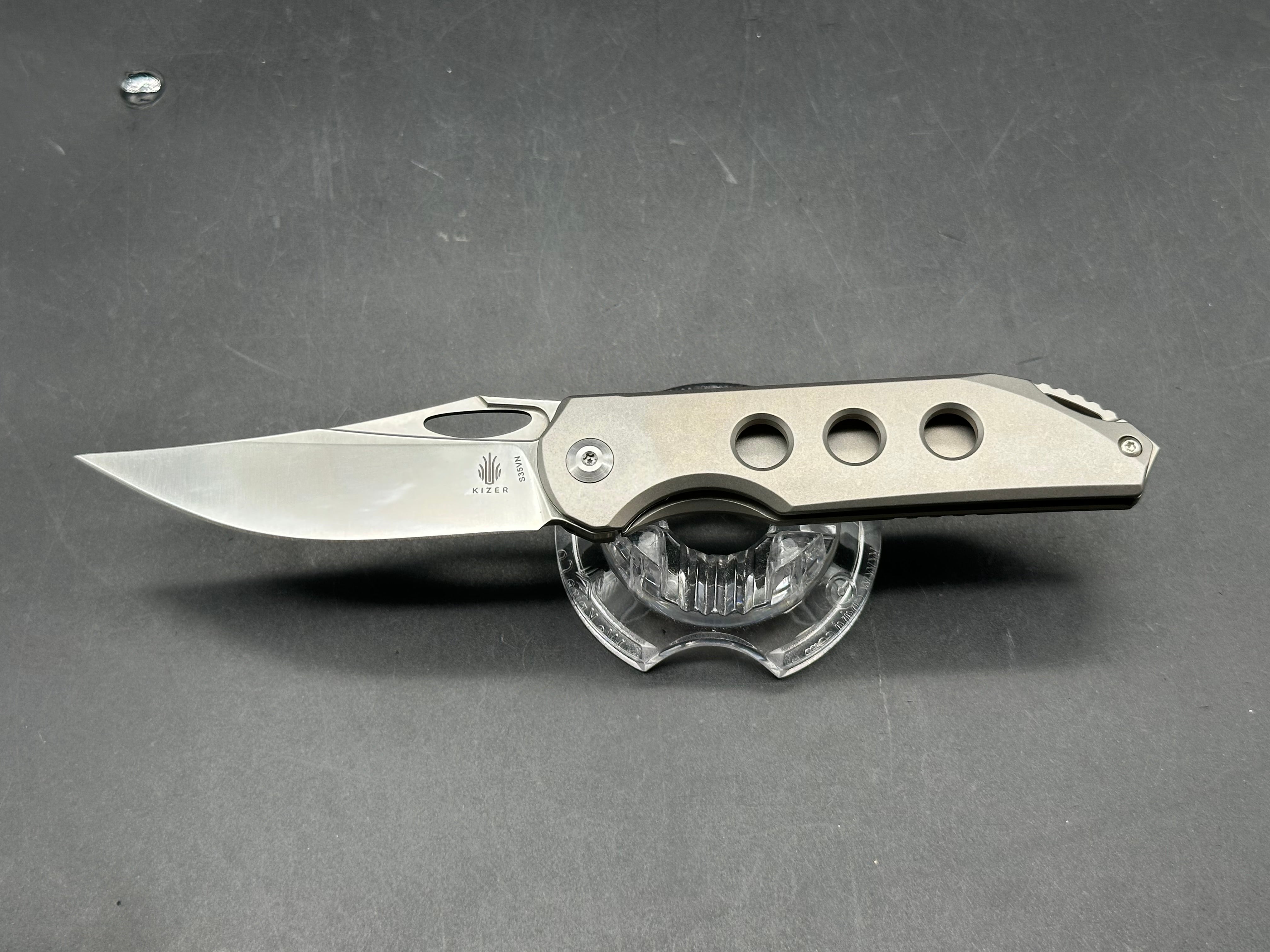 Kizer Assassin A2 Carlos Elstner design. 3.1 inch satin finish, clip point, flat grind CPM-S35VN blade