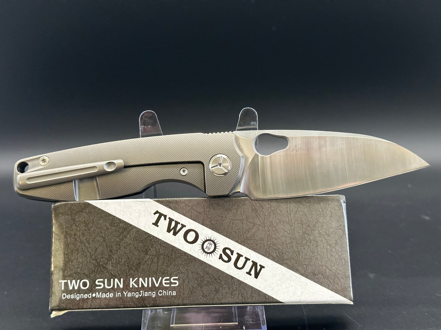 TwoSun TS129 M390 Carbon Fiber scales