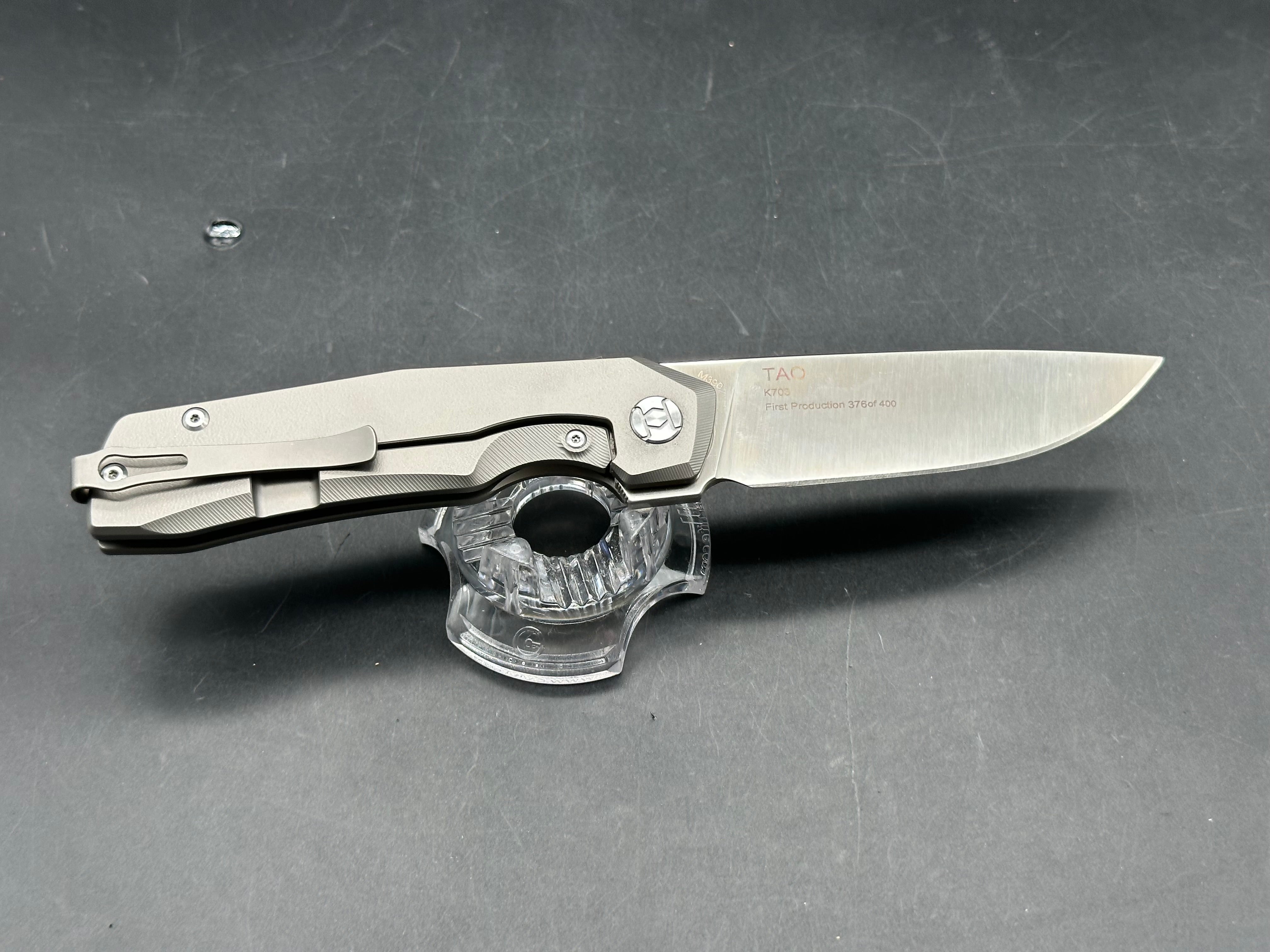 Kunwu Large Tao 3.5 inch satin finished, Bohler M390 blade. Textured titanium frame