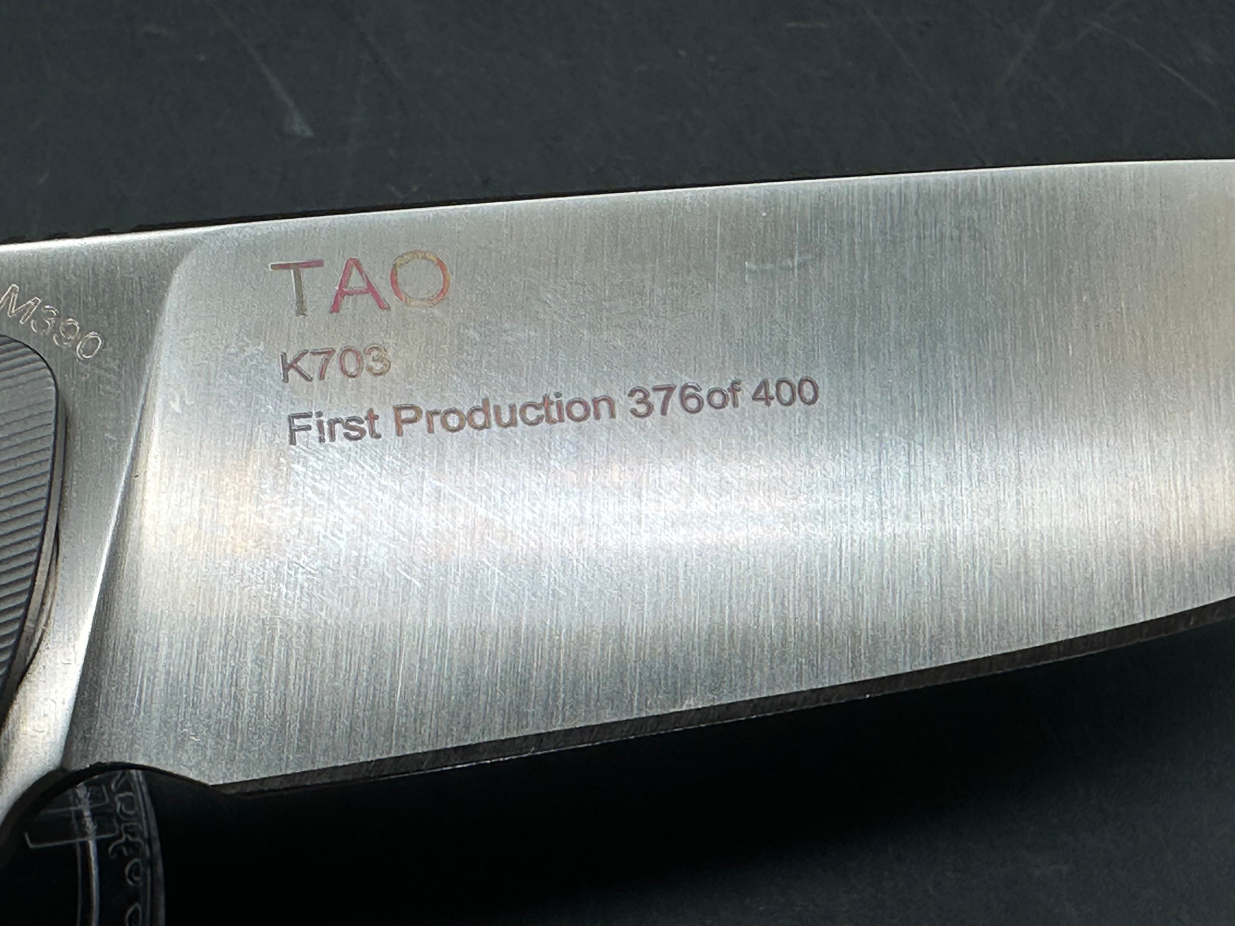Kunwu Large Tao 3.5 inch satin finished, Bohler M390 blade. Textured titanium frame