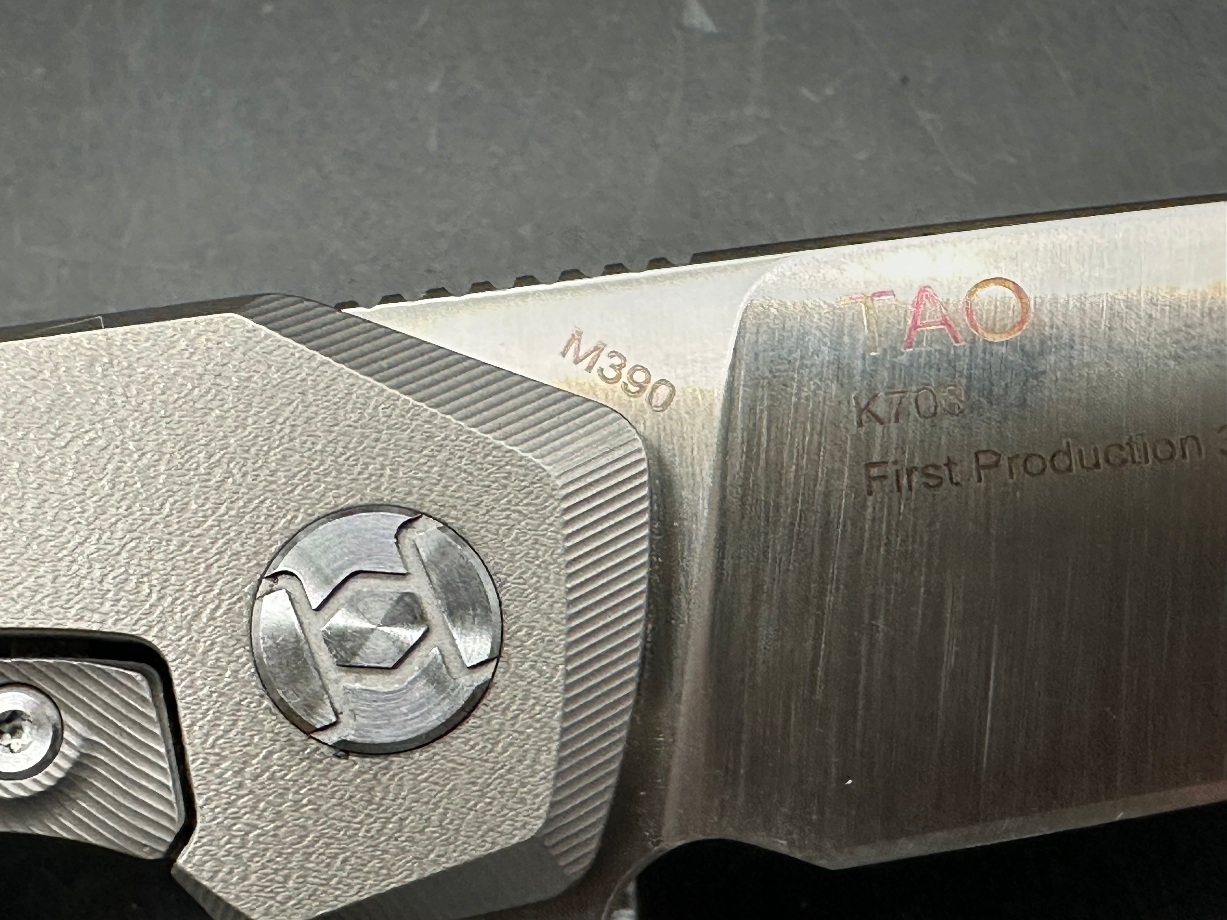 Kunwu Large Tao 3.5 inch satin finished, Bohler M390 blade. Textured titanium frame
