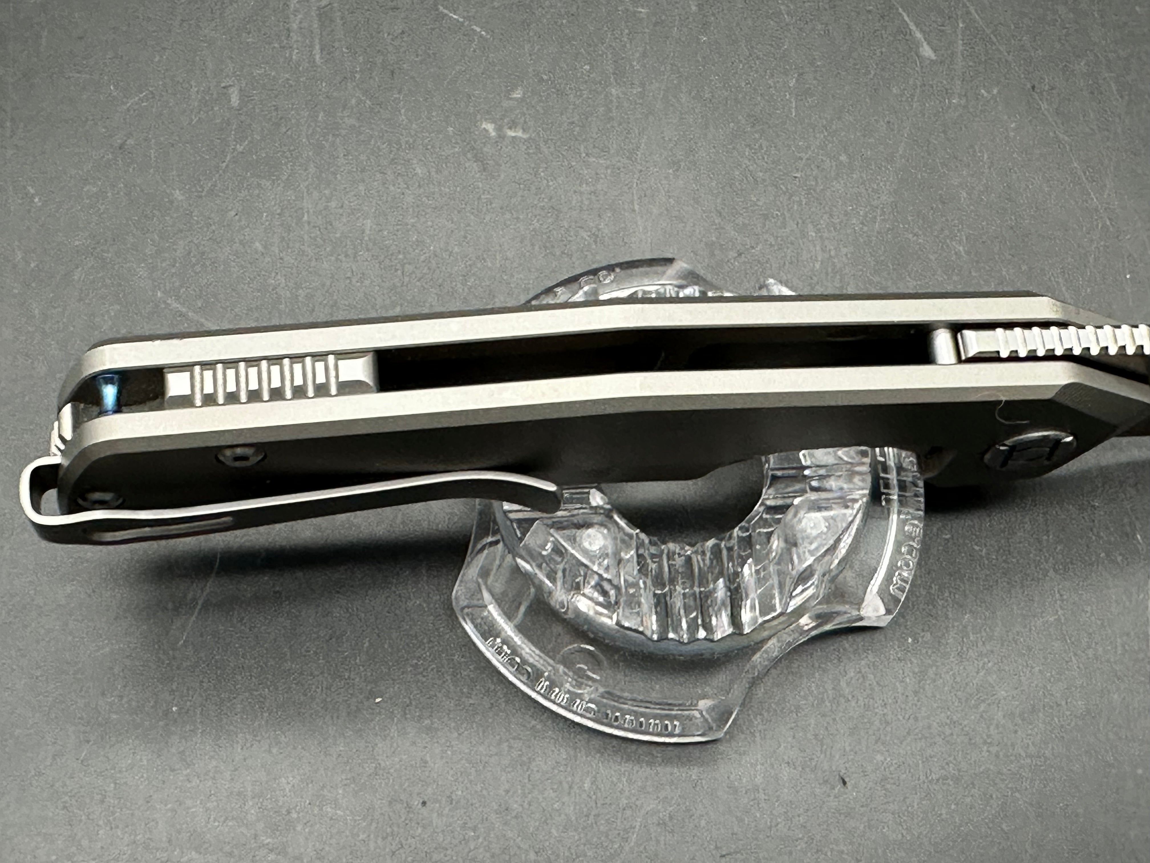 Kunwu Large Tao 3.5 inch satin finished, Bohler M390 blade. Textured titanium frame