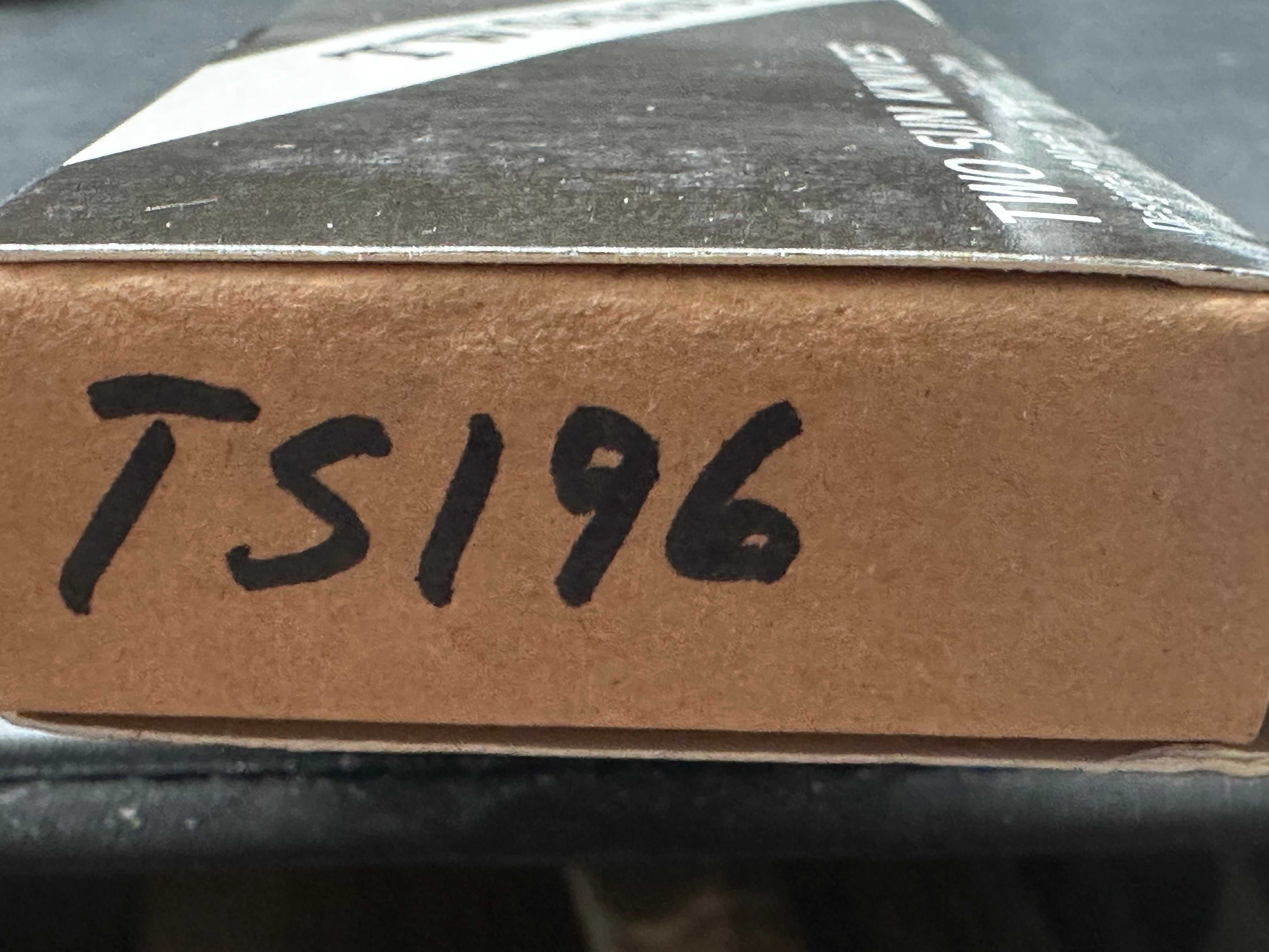 TwoSun TS196 titanium handle w/M390 blade
