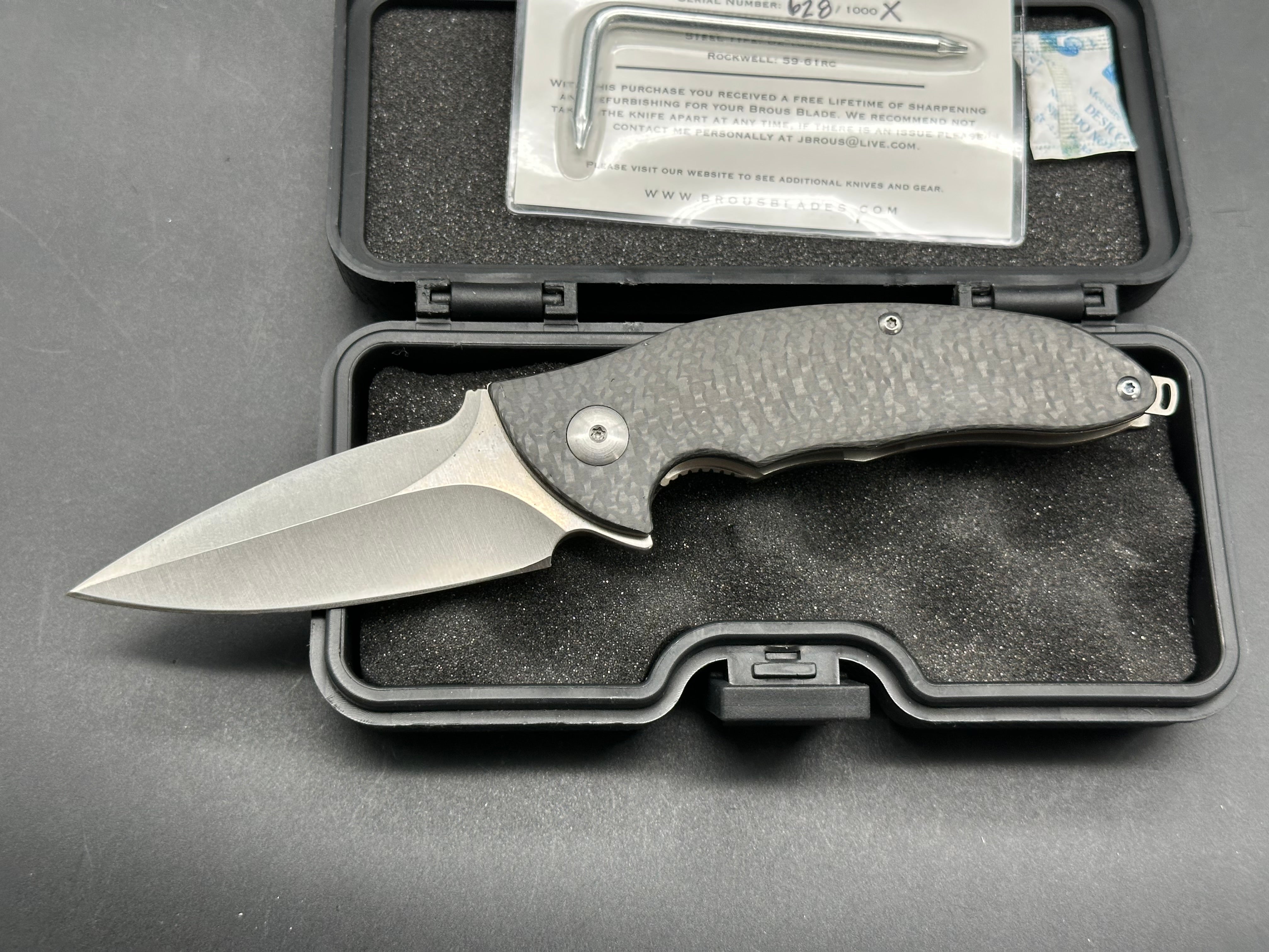 Brous Blades Caliber CF scales w/D2 blade