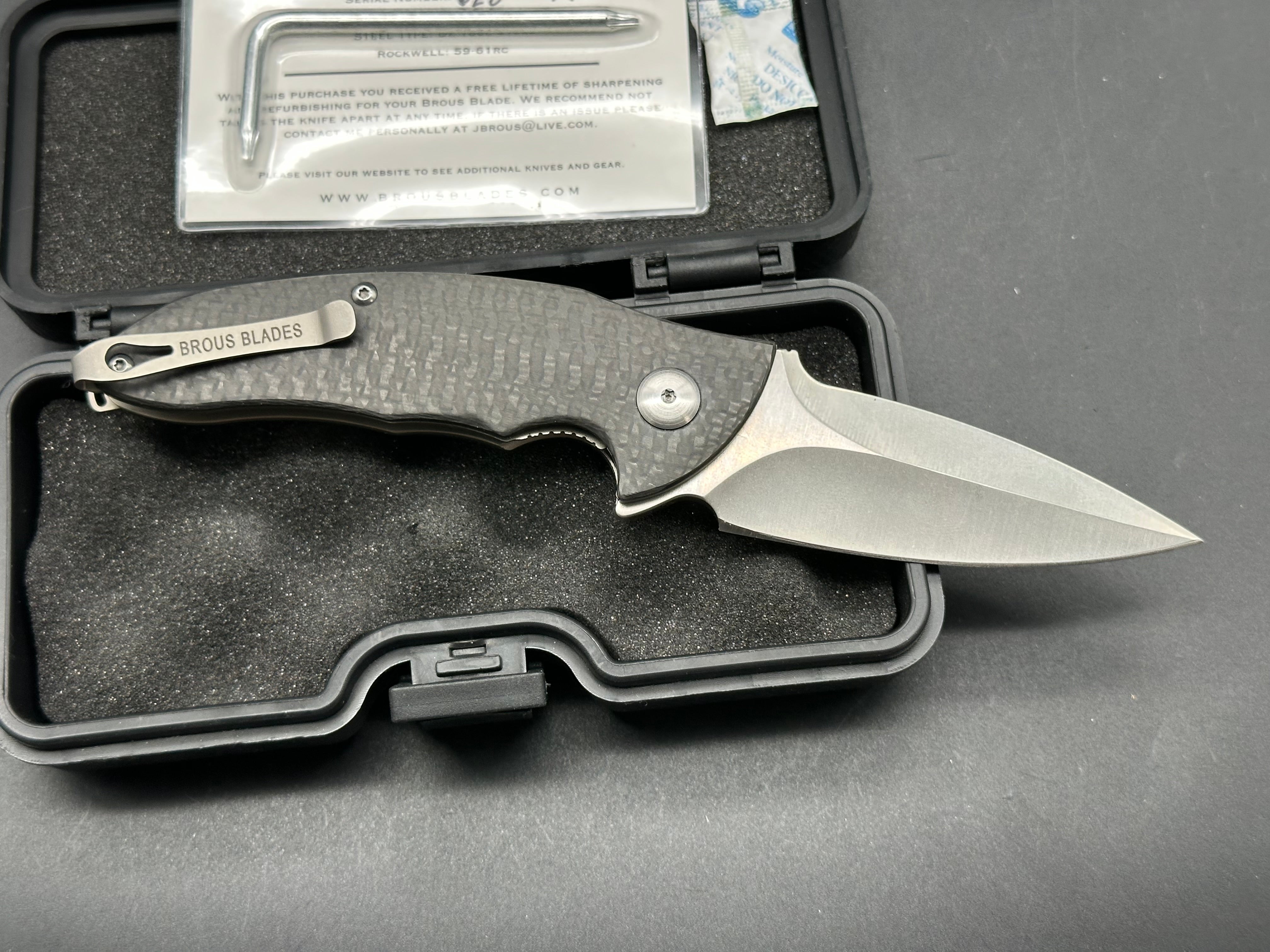 Brous Blades Caliber CF scales w/D2 blade