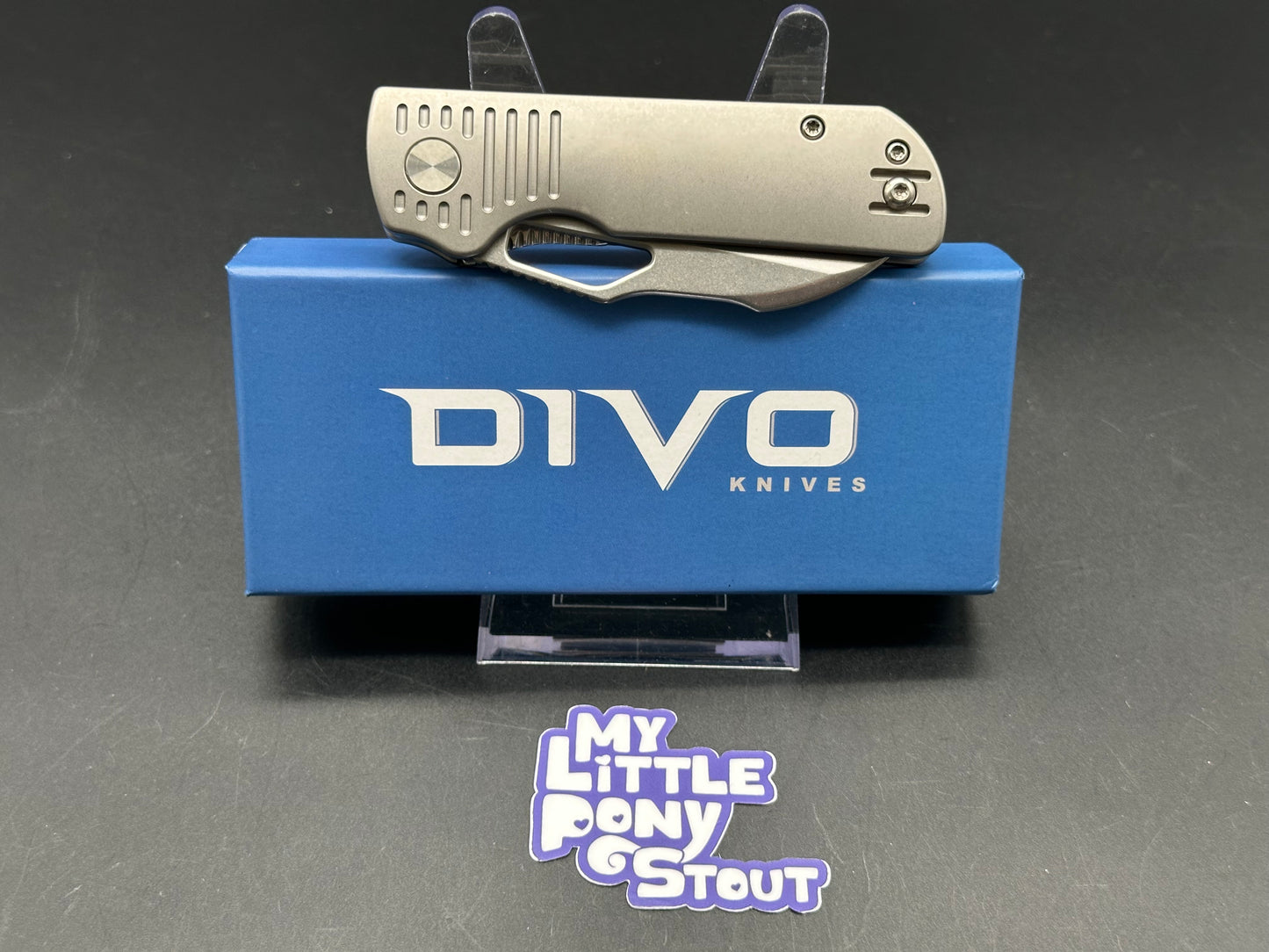 DIVO Premium Pony Stout, 2.84" Stonewashed S90V Blade with Bead Blasted Titanium Handle.