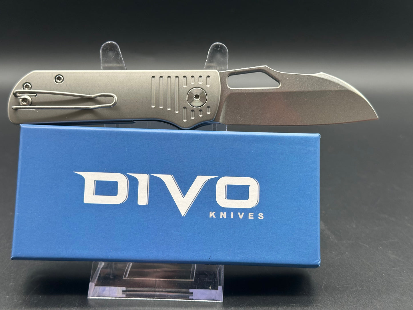 DIVO Premium Pony Stout, 2.84" Stonewashed S90V Blade with Bead Blasted Titanium Handle.