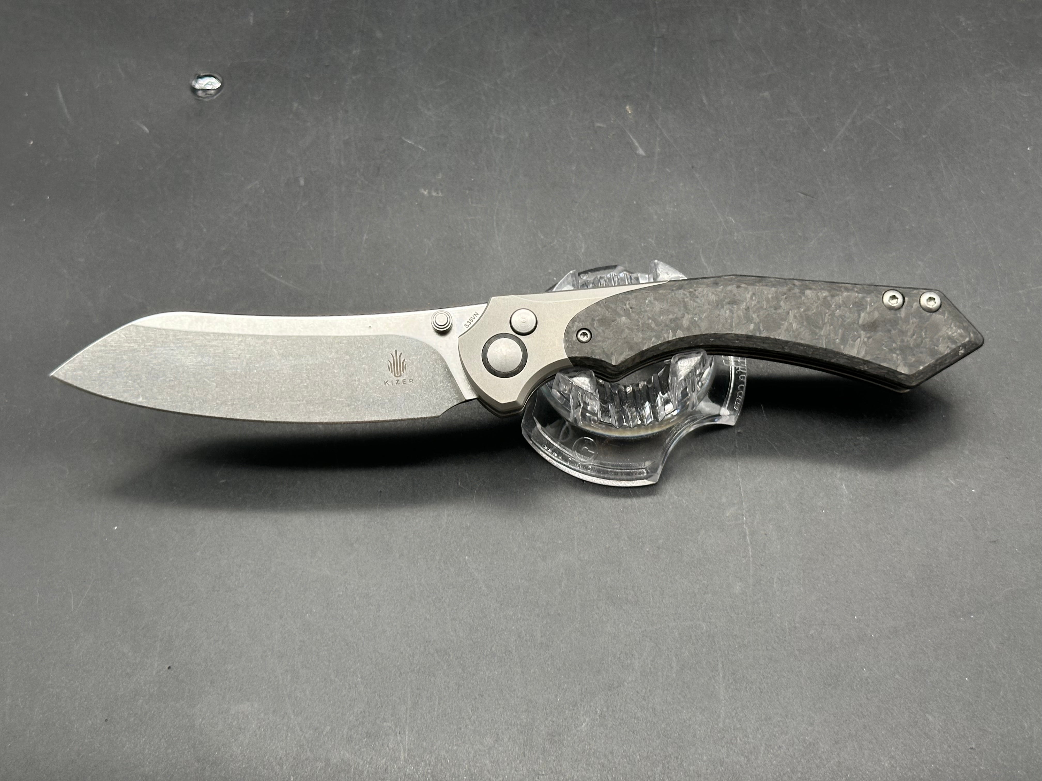 Kizer Clairvoyant 3.75 stonewashed, CPM-S35VN blade. Button lock. Titanium and carbon fiber scales