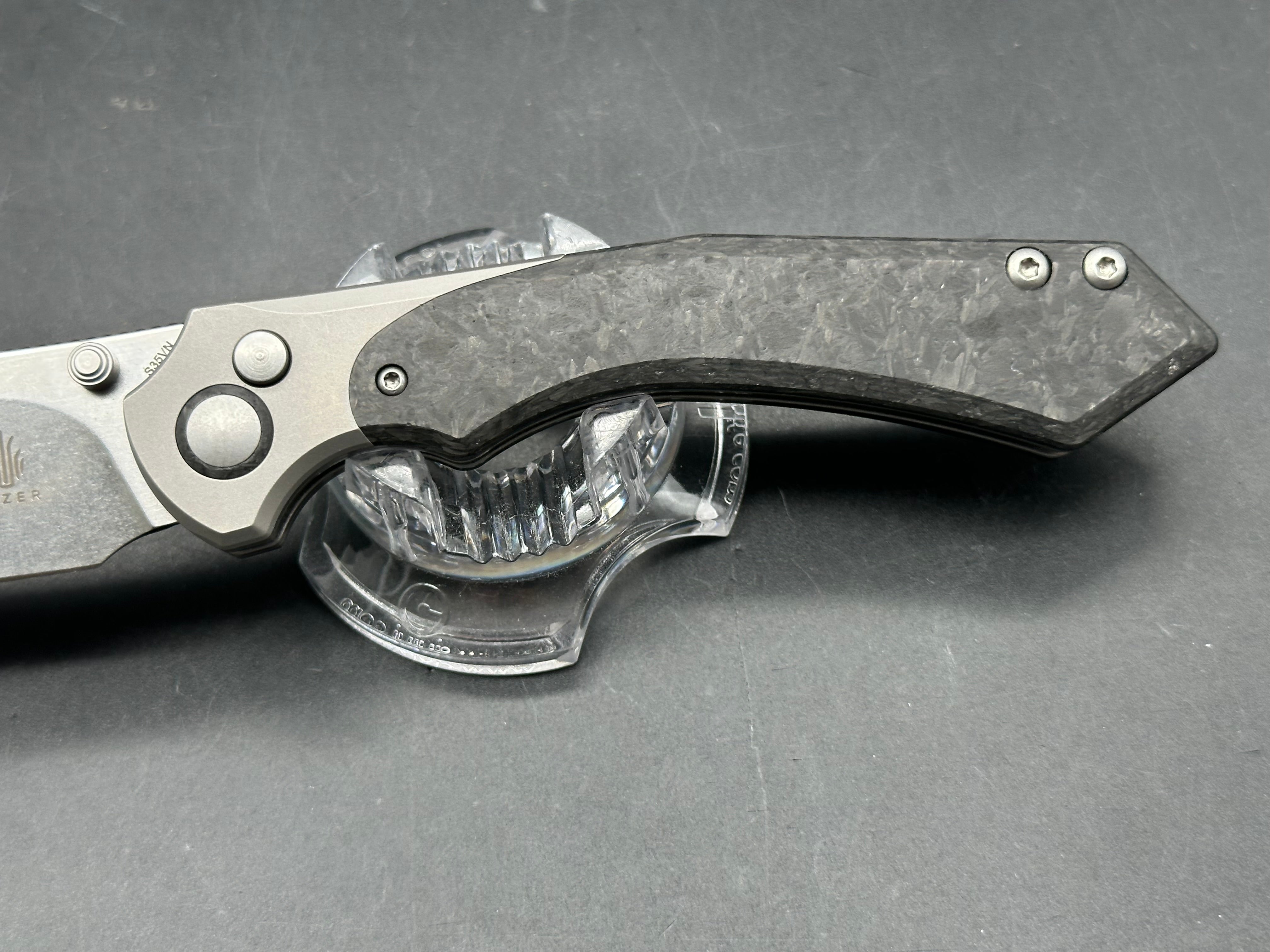 Kizer Clairvoyant 3.75 stonewashed, CPM-S35VN blade. Button lock. Titanium and carbon fiber scales