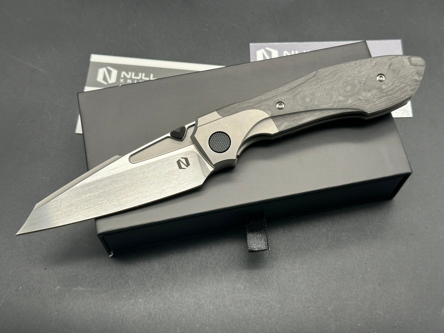 Null Knives Voodoo titanium/CF handles w/Hand satin M390 blade