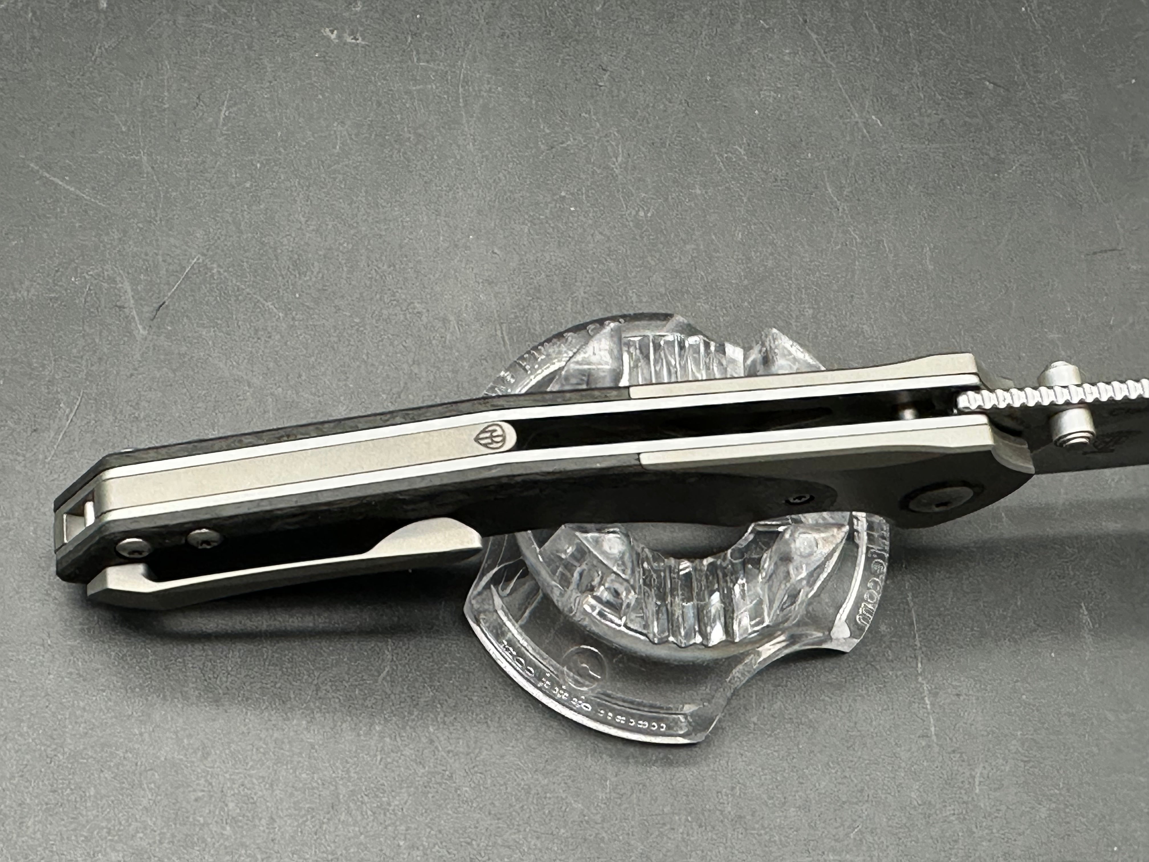 Kizer Clairvoyant 3.75 stonewashed, CPM-S35VN blade. Button lock. Titanium and carbon fiber scales