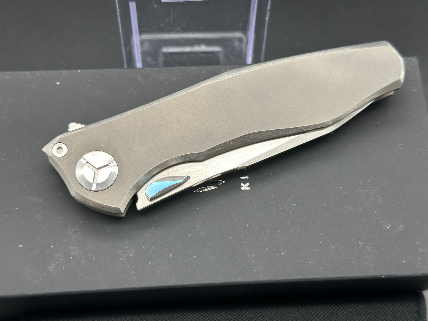 Kevin John Wing Integral titanium handle w/M390 blade