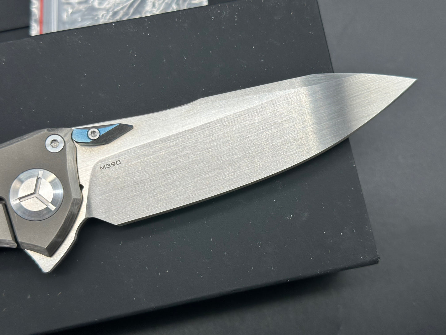 Kevin John Wing Integral titanium handle w/M390 blade