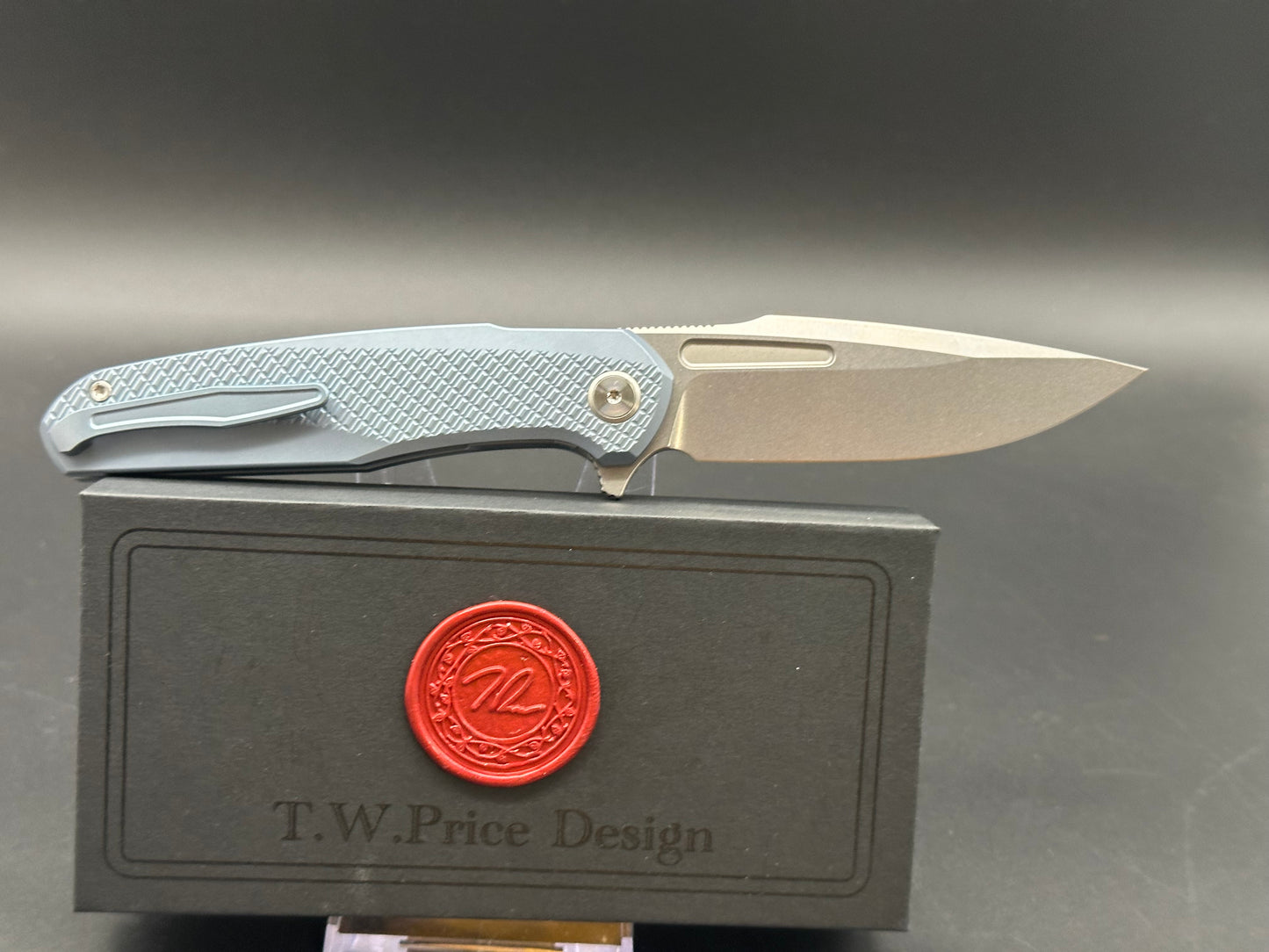 T.W. Price Reyne Stonewashed Blade / 32v Blue Handle Magnacut blade