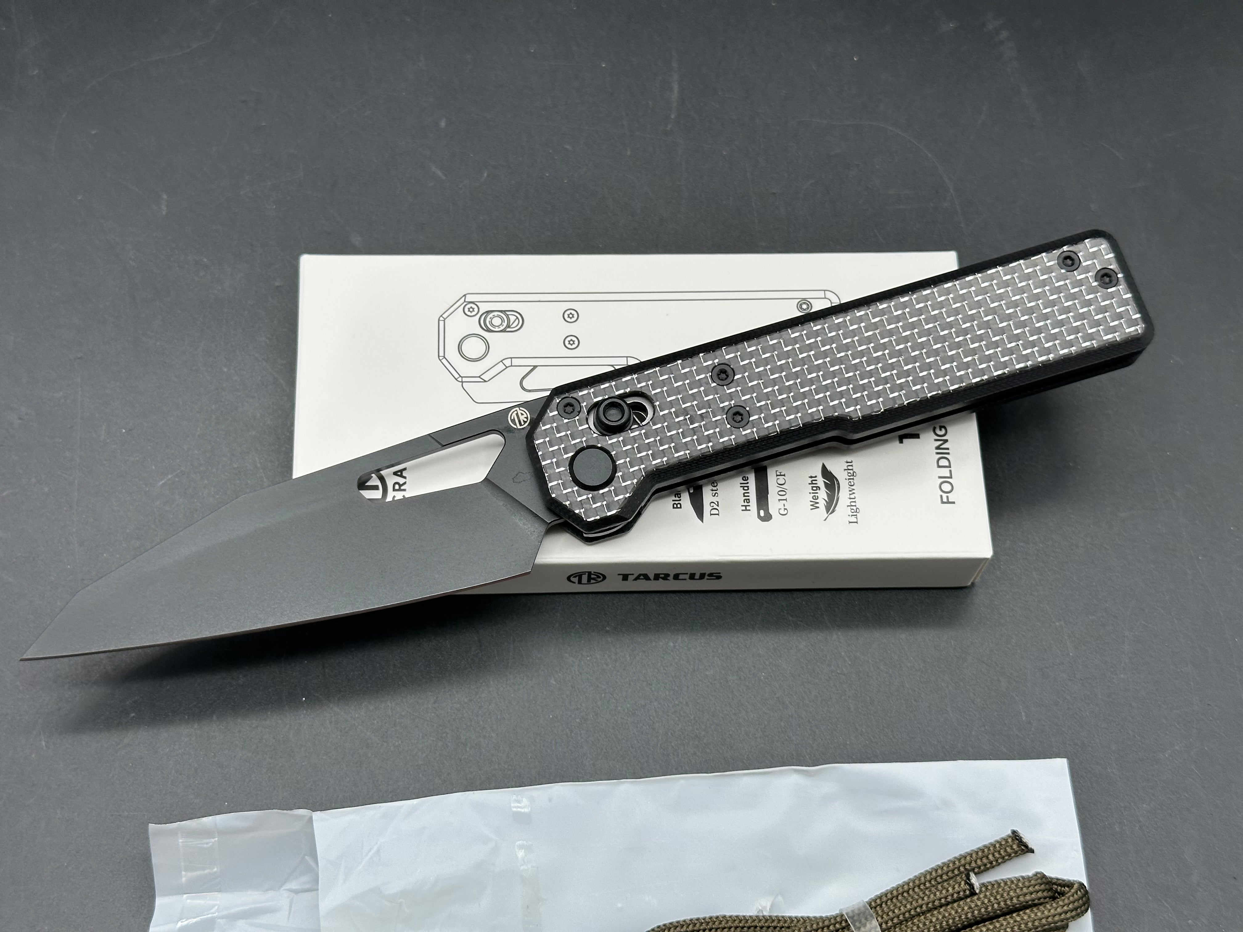 Tacray Tarcus 3.5" D2 DLC Coated Blade with Silver Carbon Fiber and Black G10 Laminate Scales