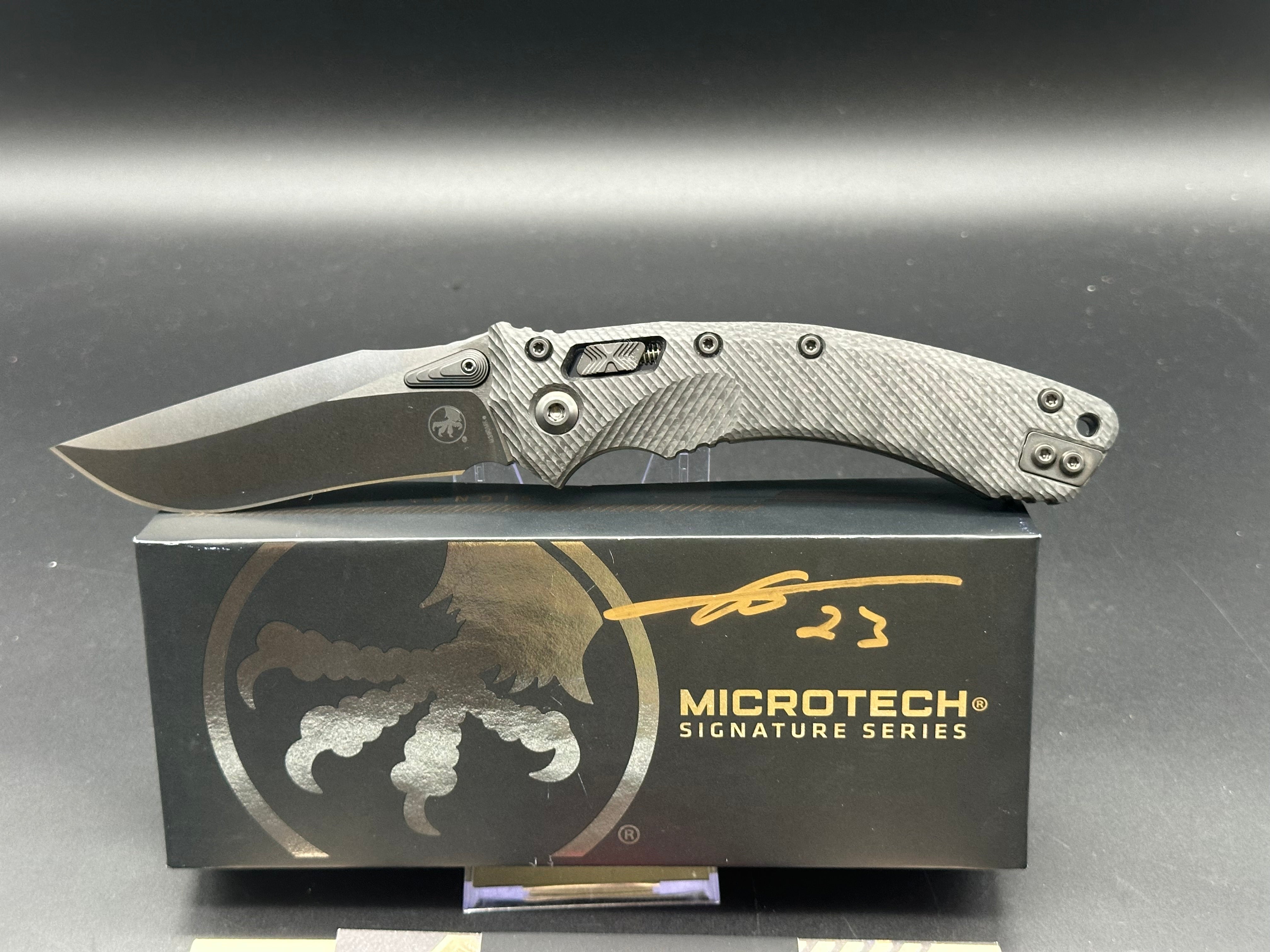 Microtech Amphibian Ram-Lok Manual Knife Fluted Carbon Fiber (3.9" Black DLC)