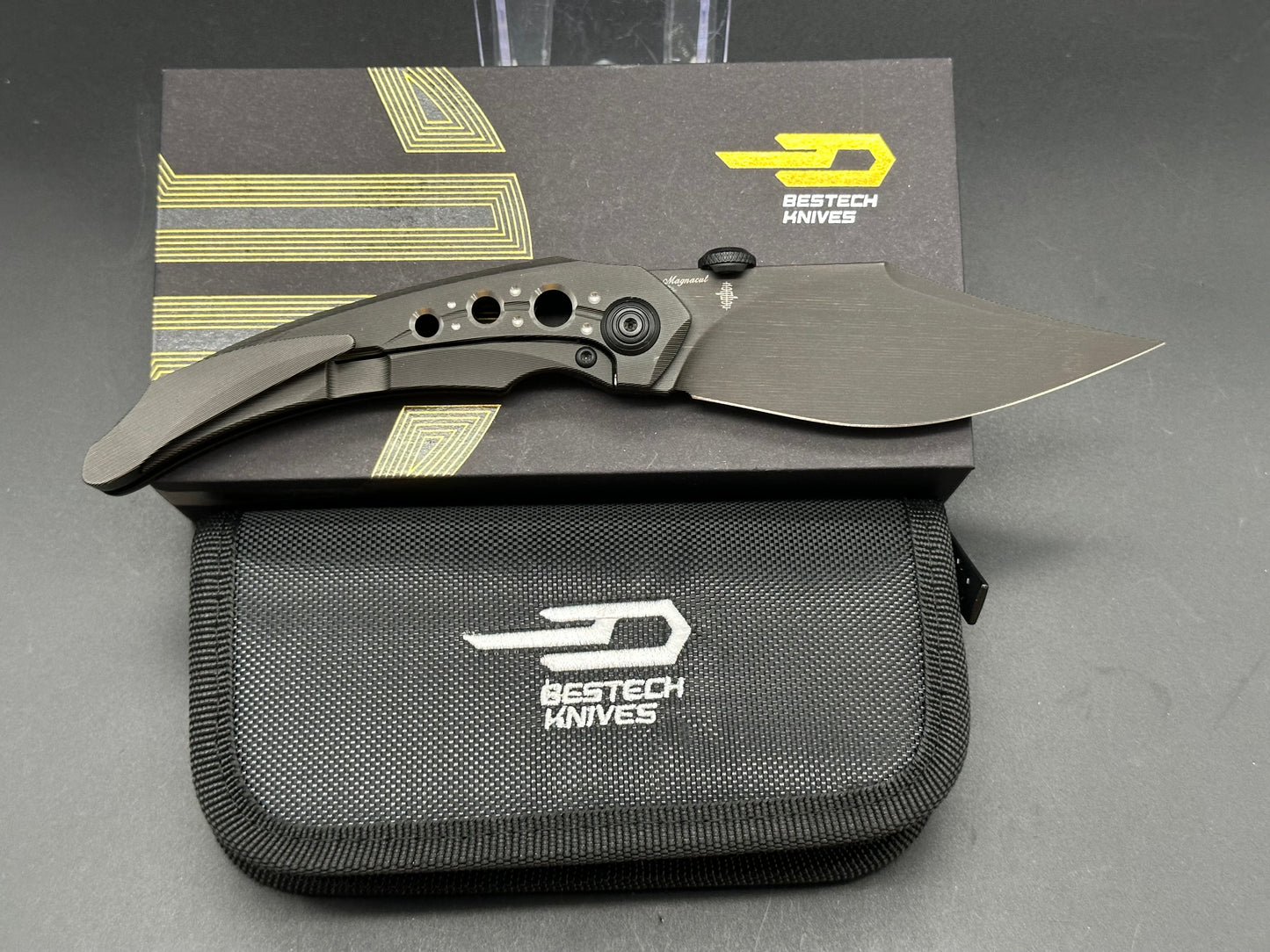 BESTECH RAZON FOLDING KNIFE BLACK TITANIUM HANDLE MAGNACUT PLAIN BLACK PVD/LASERING LINE BLADE