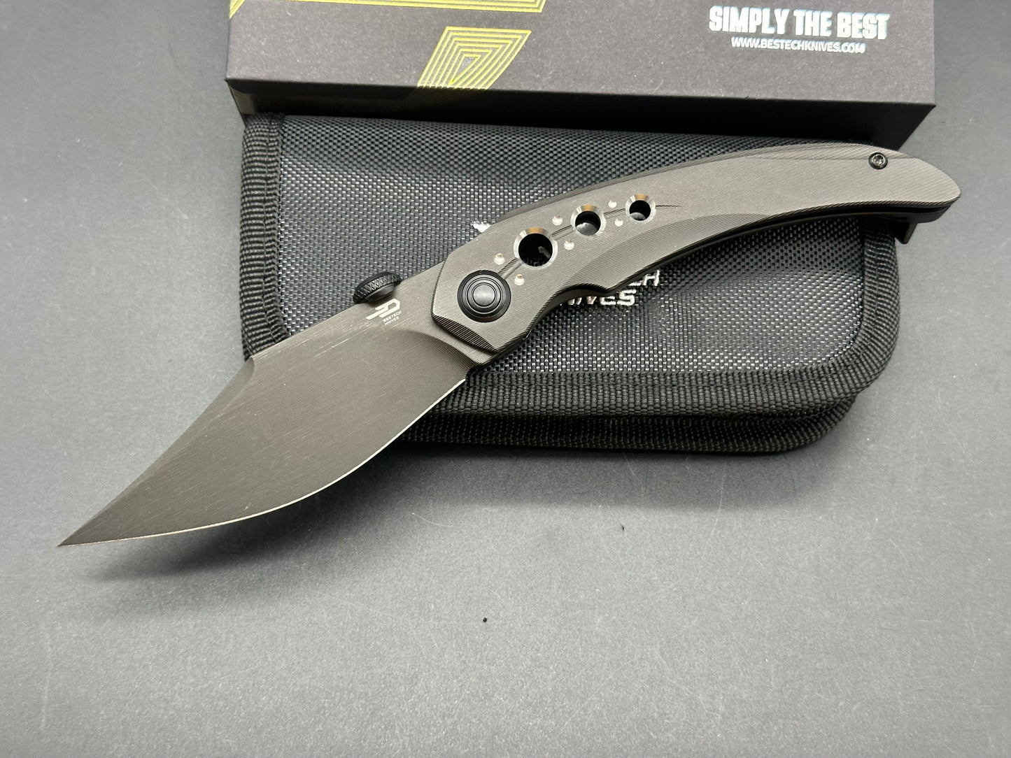 BESTECH RAZON FOLDING KNIFE BLACK TITANIUM HANDLE MAGNACUT PLAIN BLACK PVD/LASERING LINE BLADE