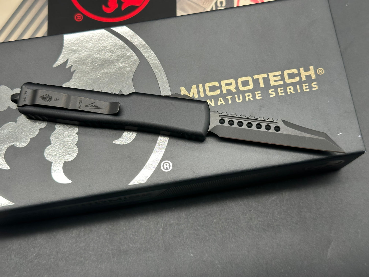 Microtech Signature Series Shadow UTX-70M