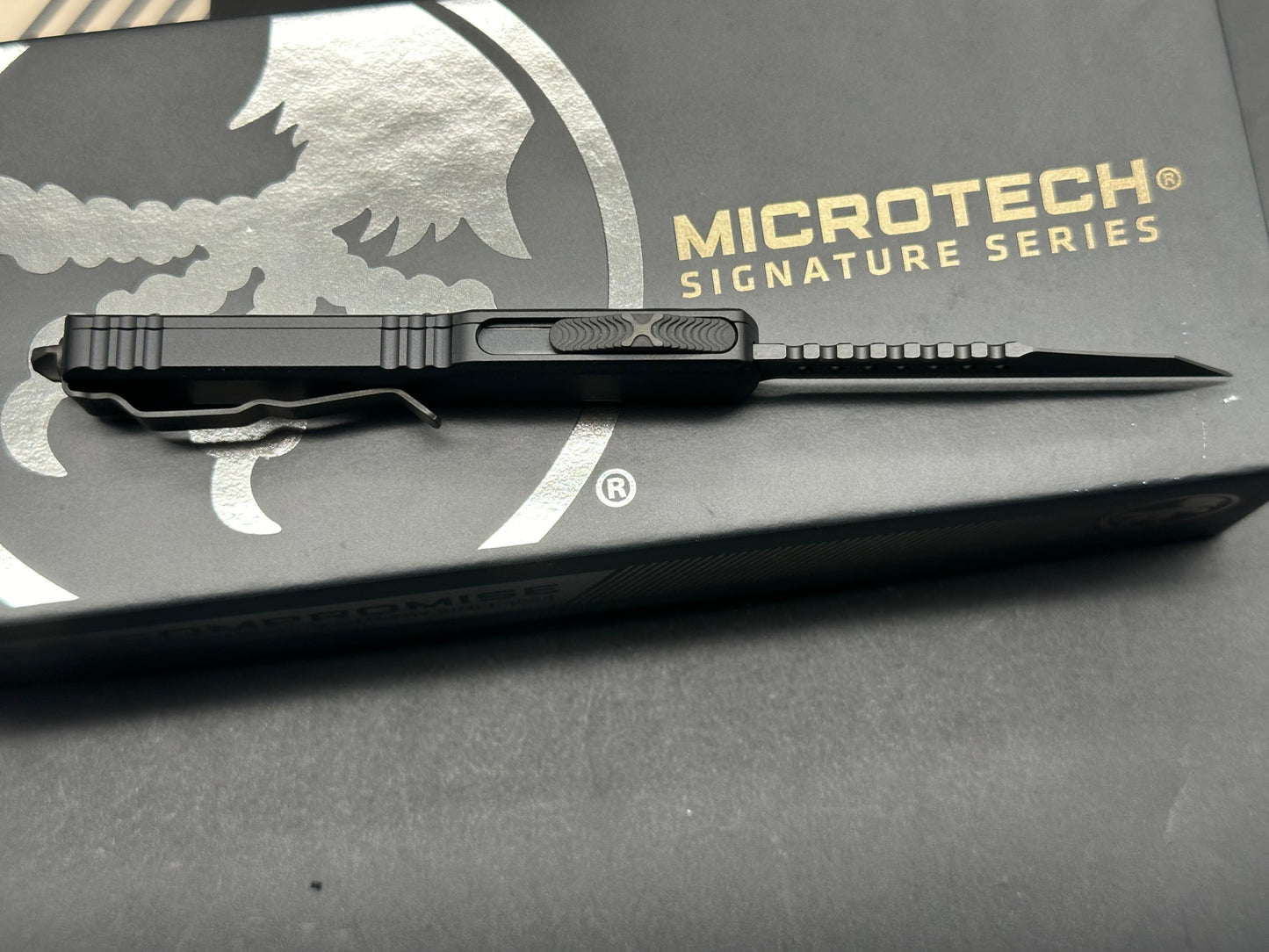 Microtech Signature Series Shadow UTX-70M