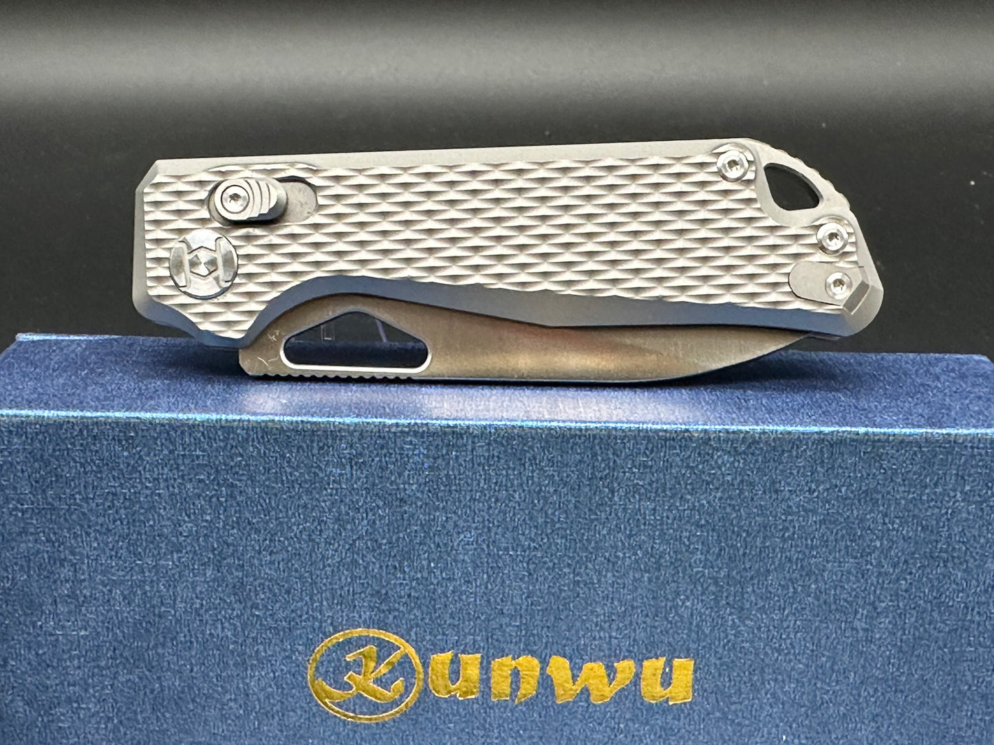 Kunwu Knives PULSAR Elmax Diamond Textured Titanium