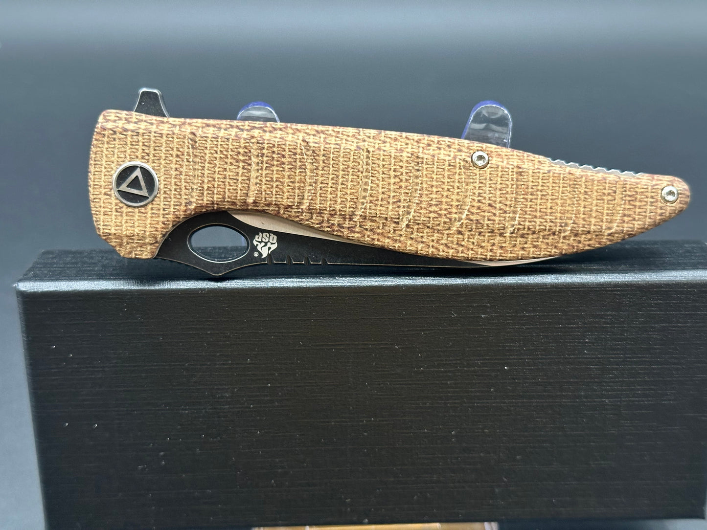 QSP Locust Liner Lock Knife Natural Flax Micarta