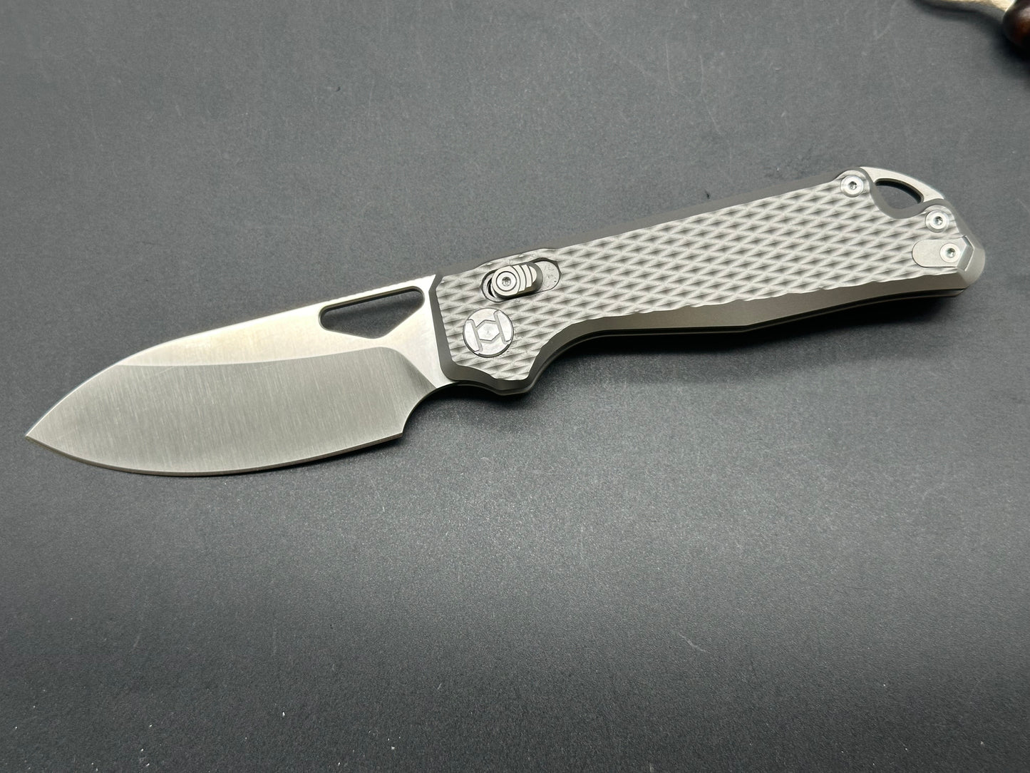 Kunwu Knives PULSAR Elmax Diamond Textured Titanium