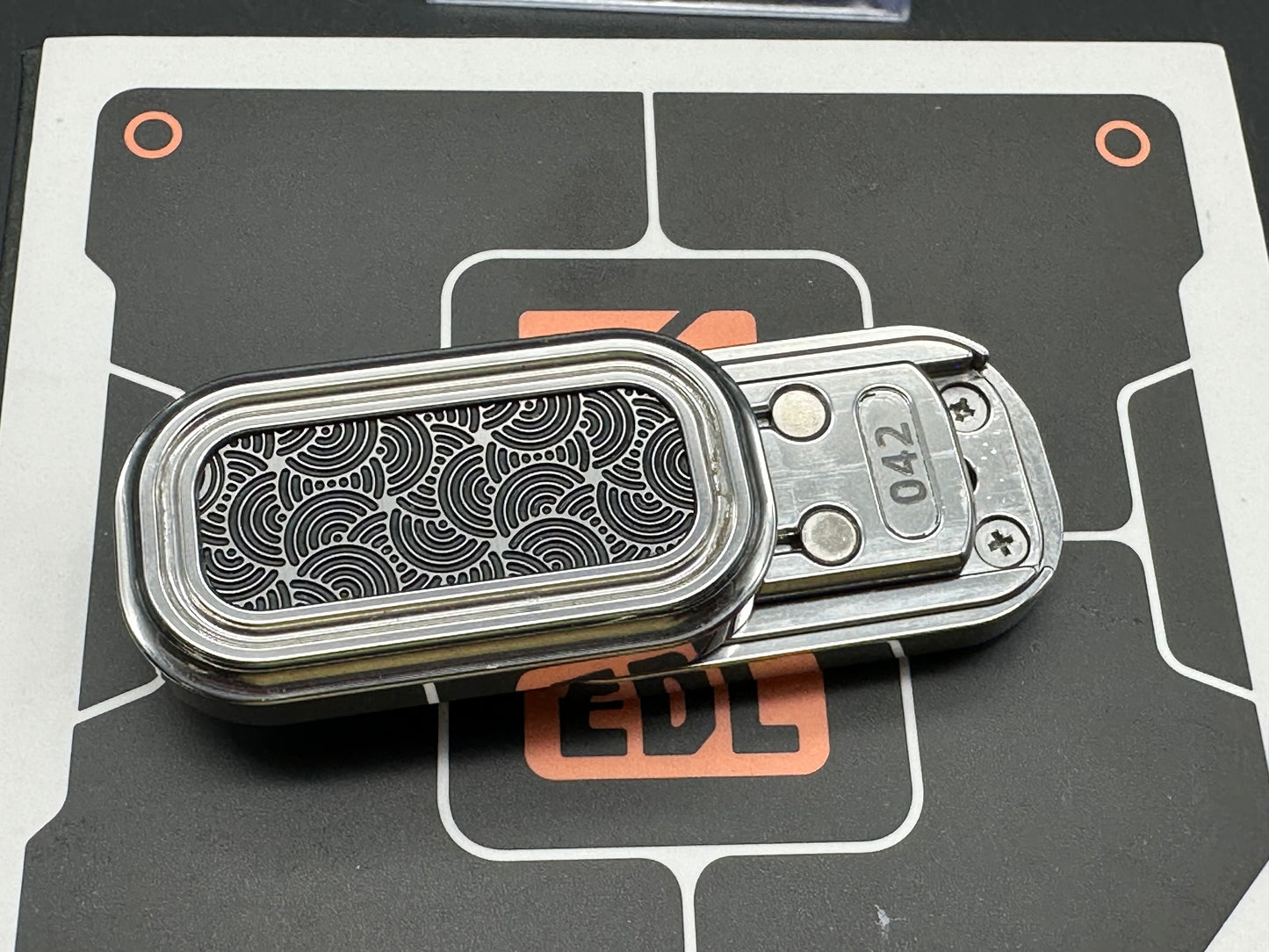 ZERO ONE EDC 01 SLIDER SEIGAIHA - AGED STAINLESS