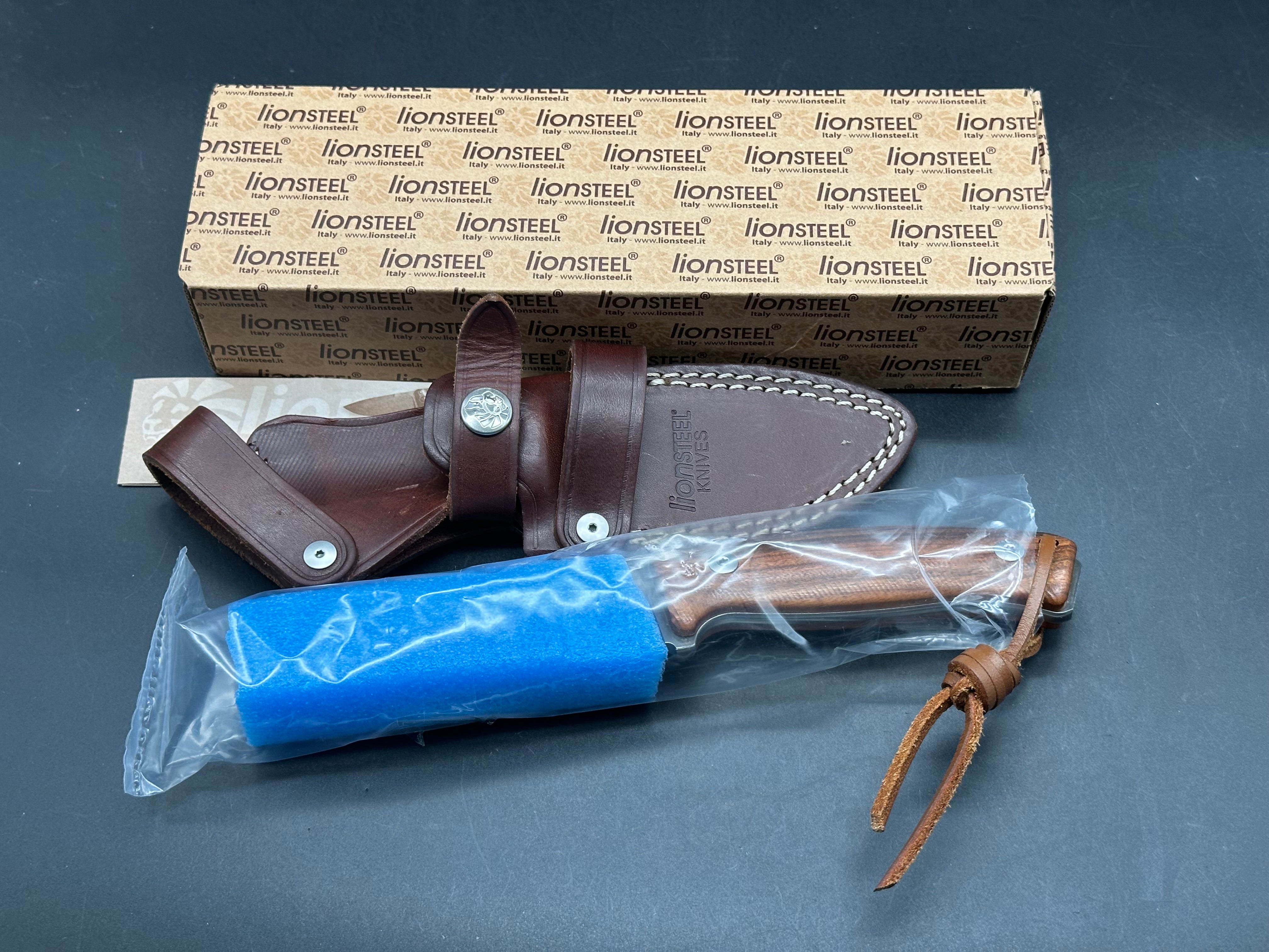 LionSteel M2M Fixed Blade Knife Santos Wood (3.5" Satin M390)