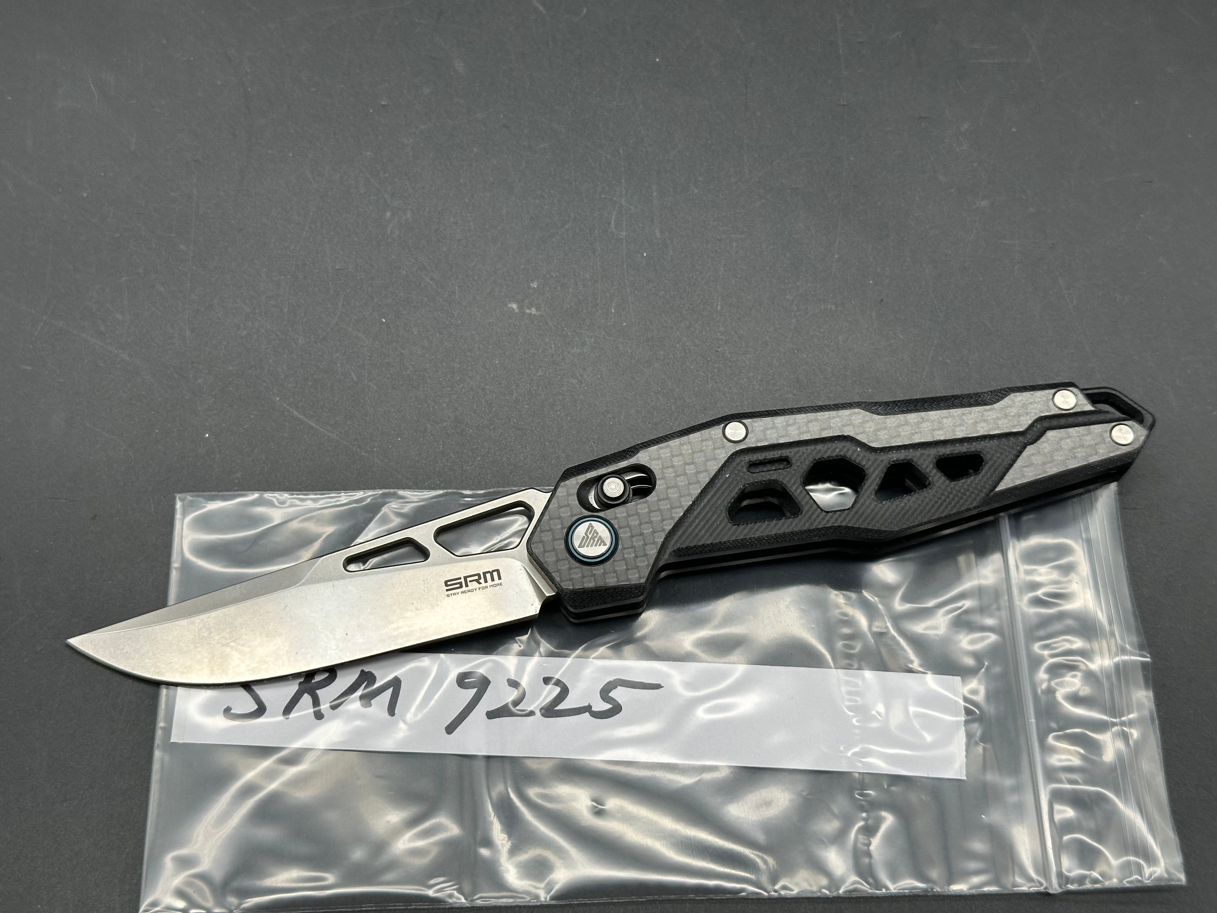 SRM Knives Mecha model 9225 CF/G10 scales w/D2 blade