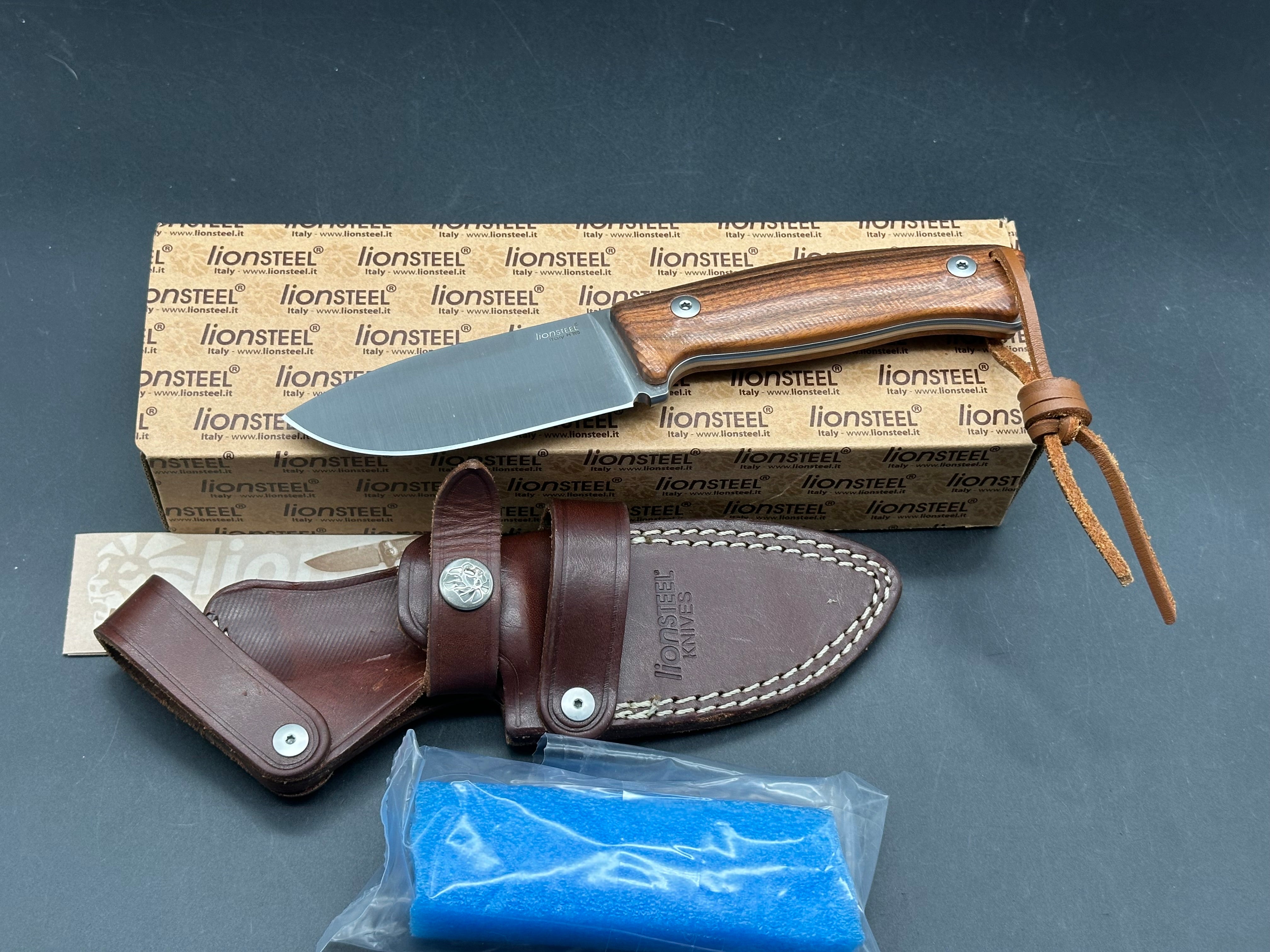 LionSteel M2M Fixed Blade Knife Santos Wood (3.5" Satin M390)