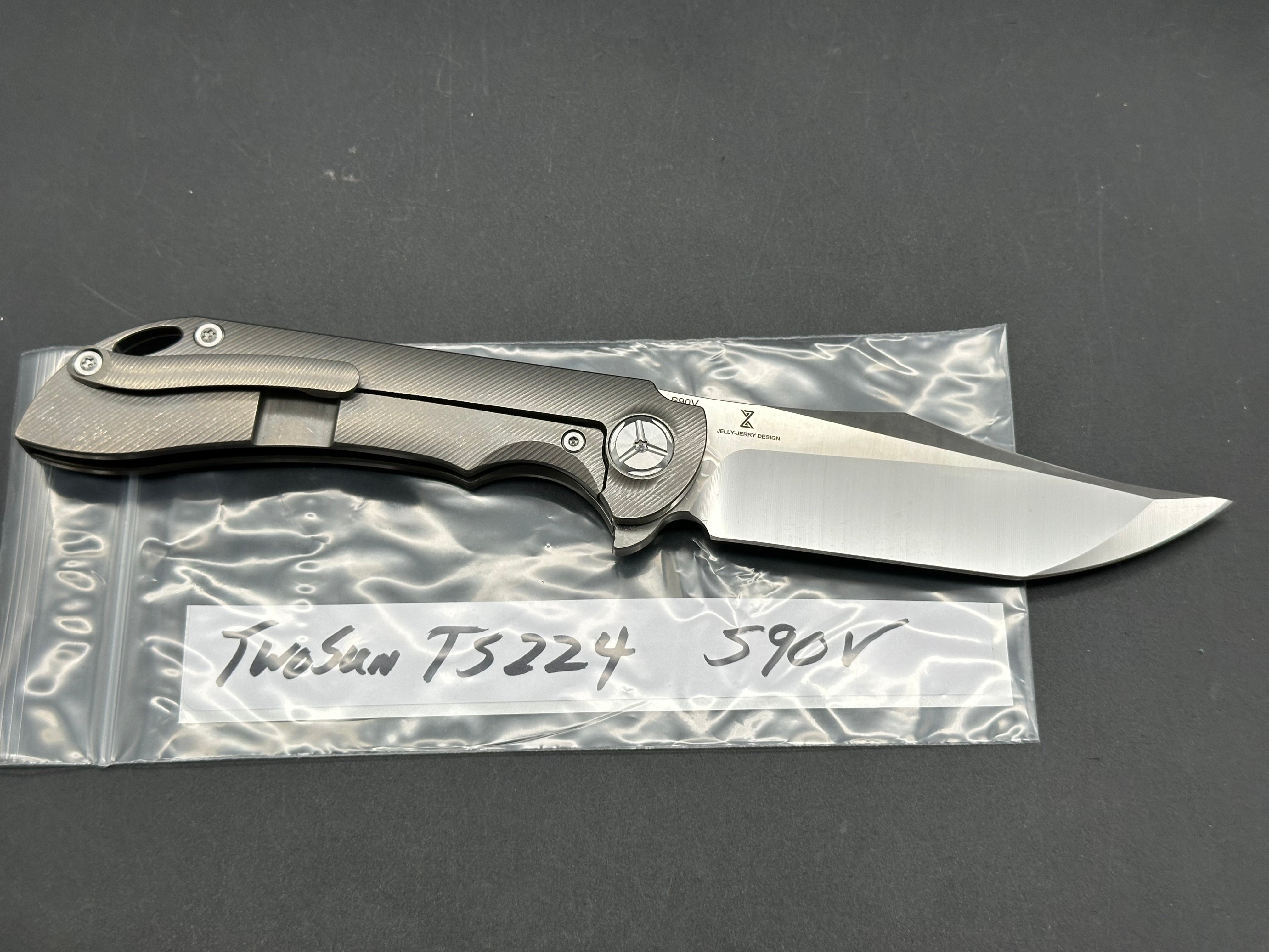TwoSun TS224 titanium/CF handle w/S90V blade