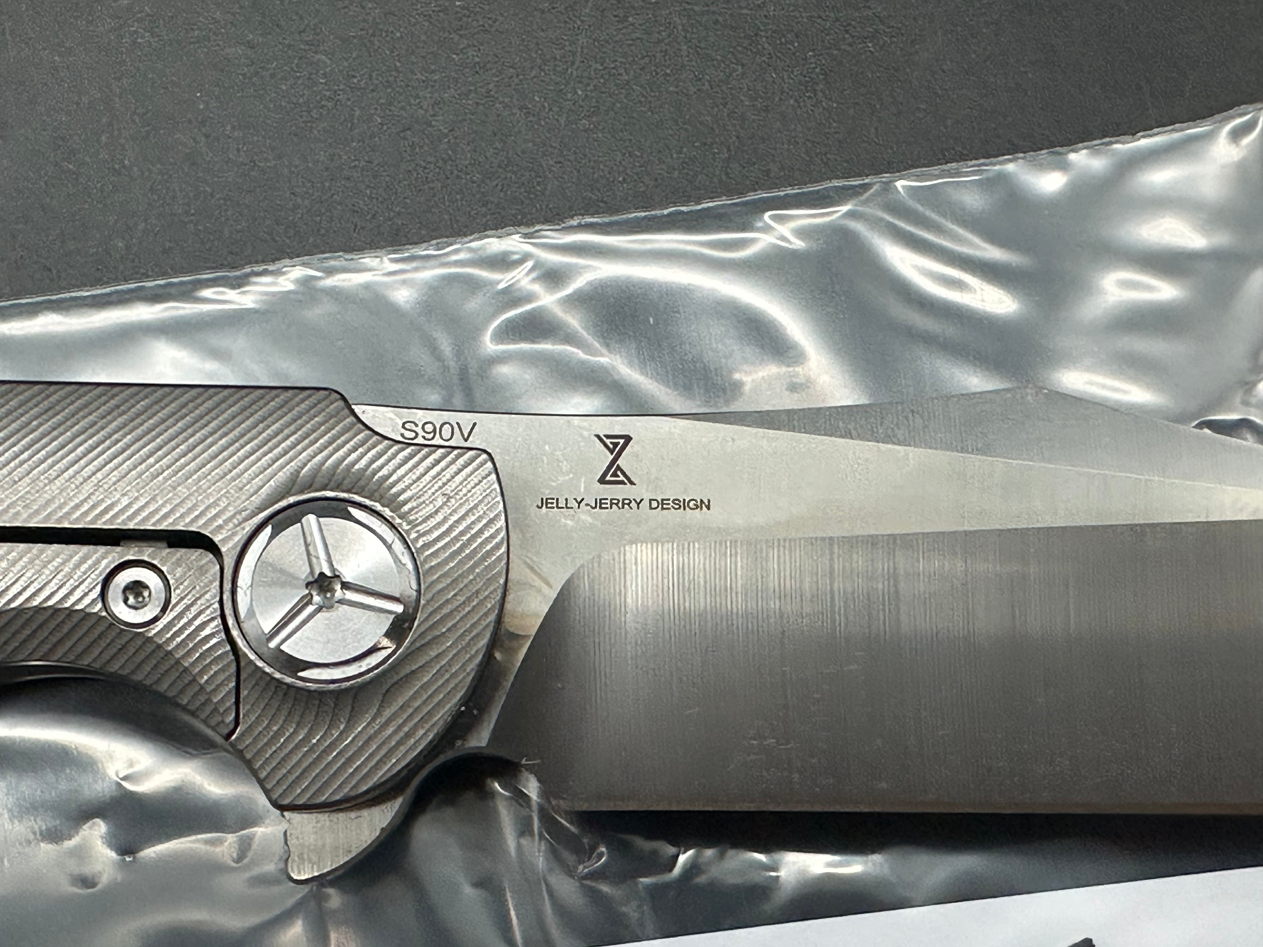 TwoSun TS224 titanium/CF handle w/S90V blade