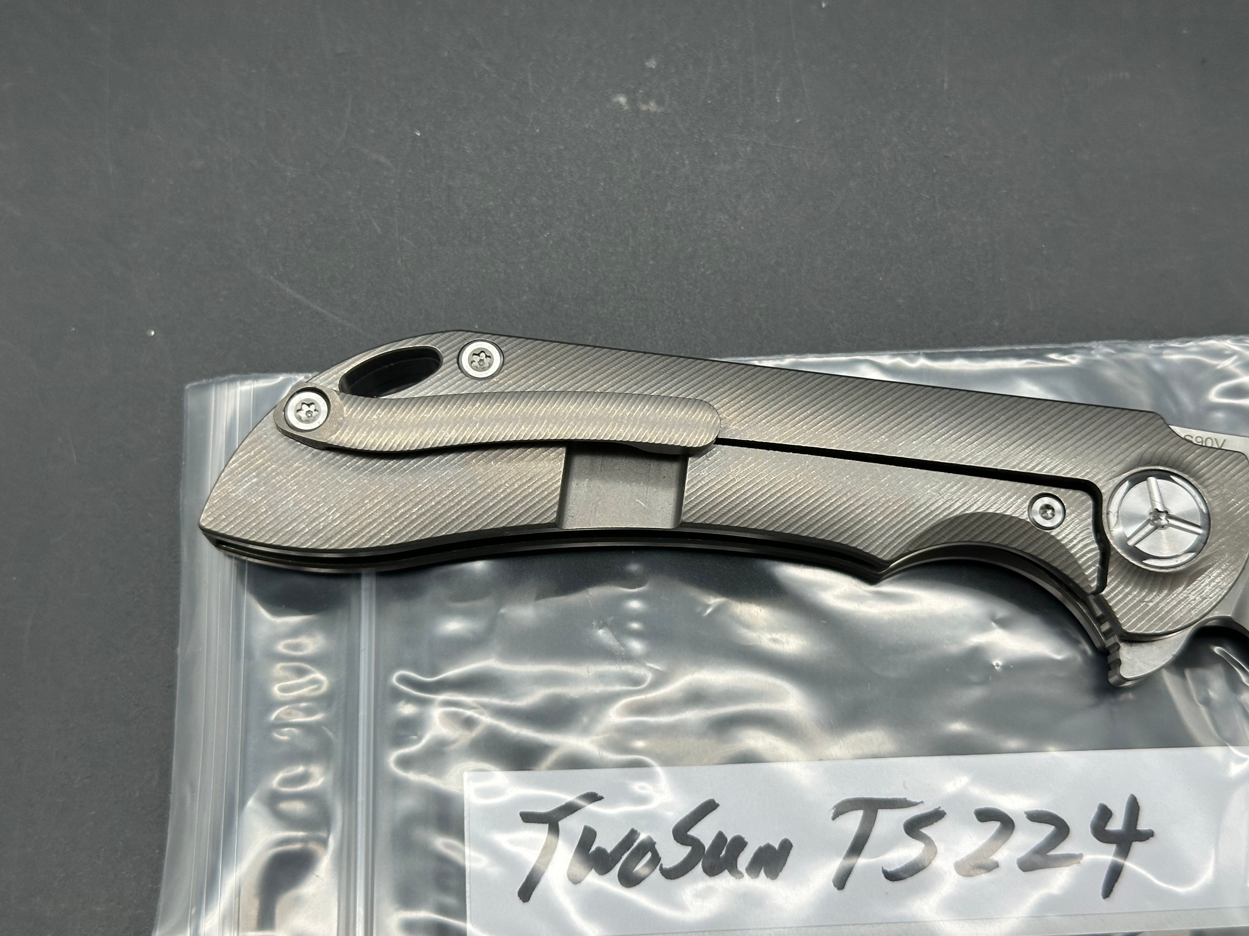 TwoSun TS224 titanium/CF handle w/S90V blade