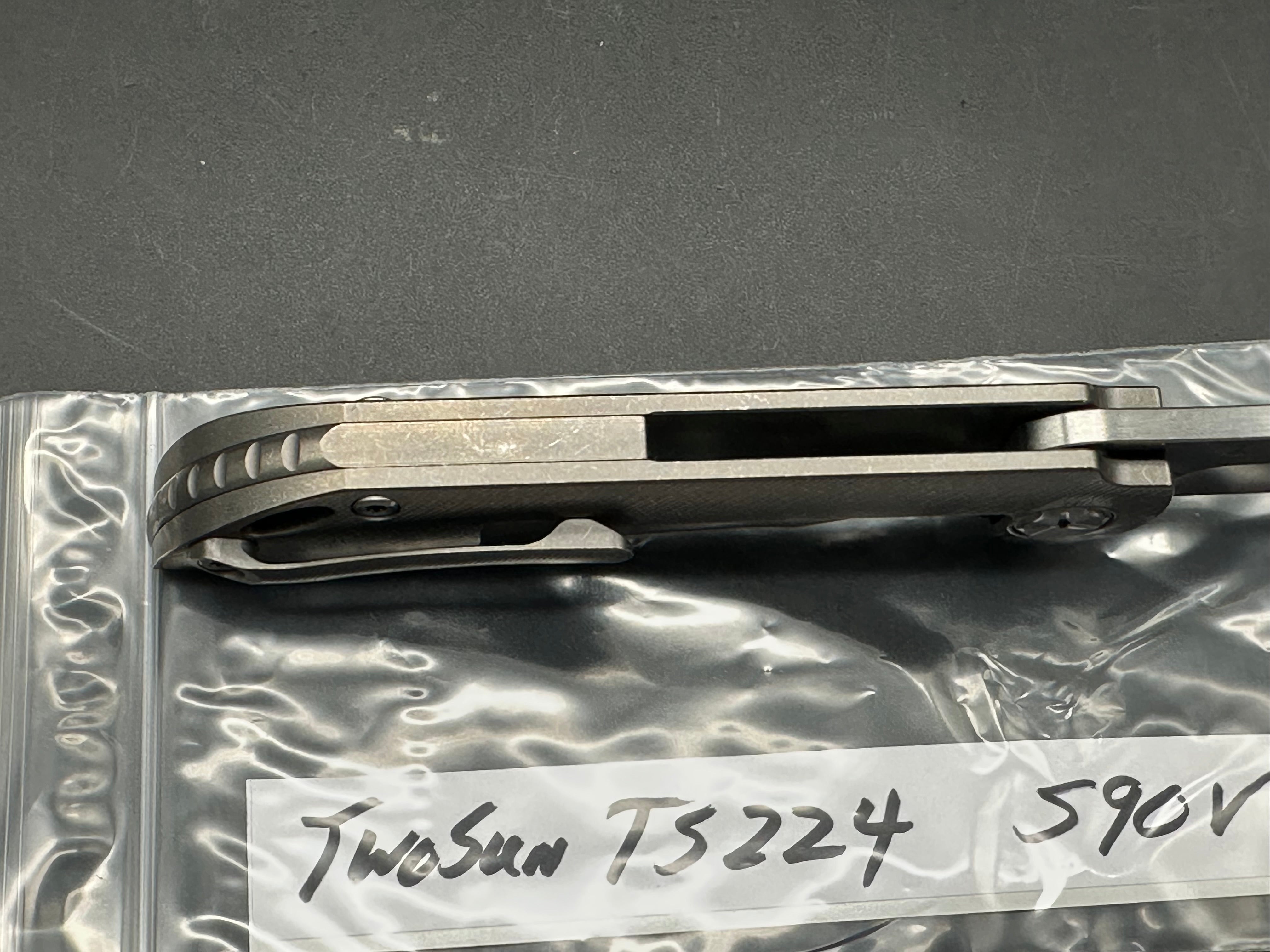 TwoSun TS224 titanium/CF handle w/S90V blade